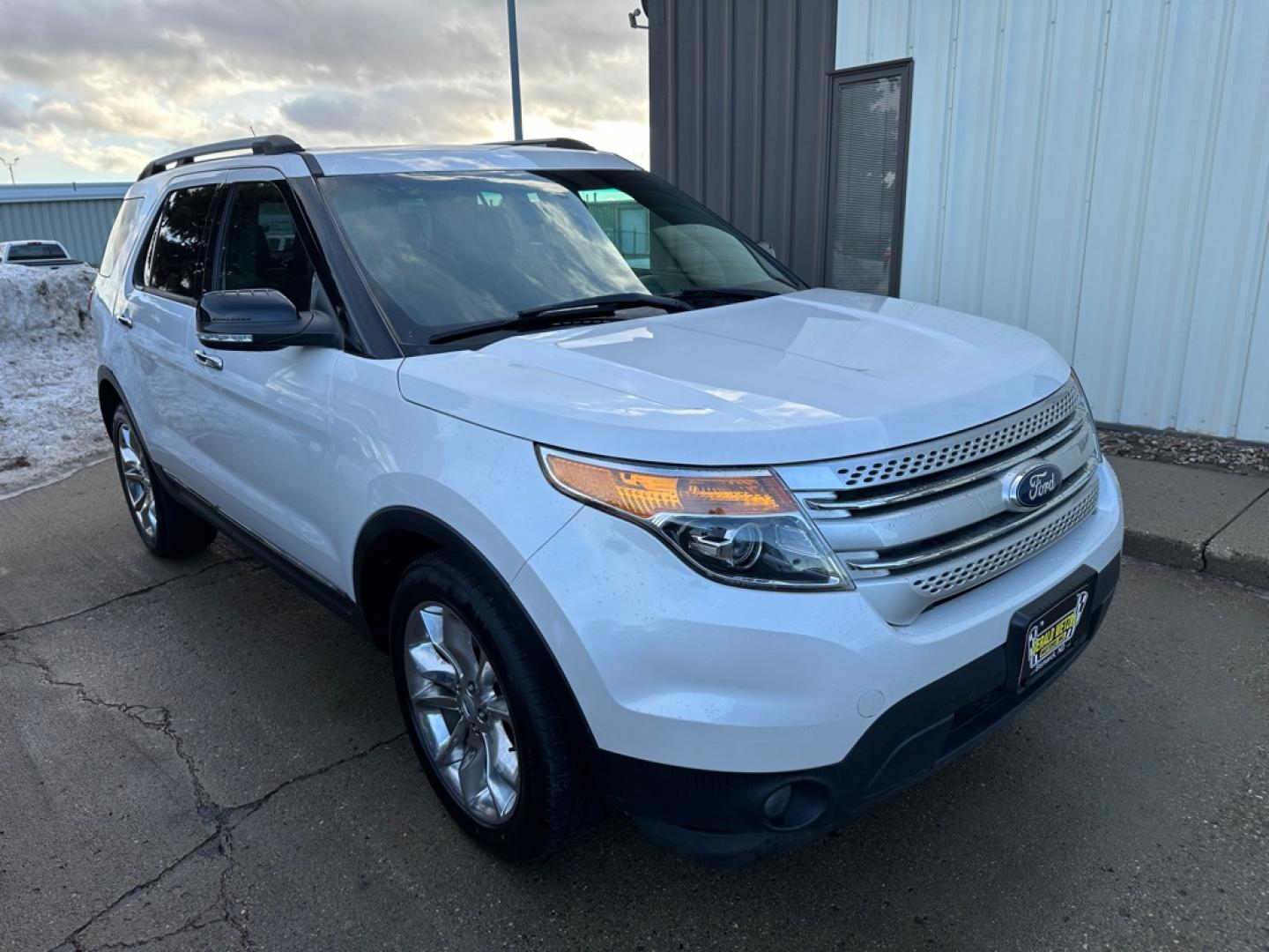 2013 WHITE FORD EXPLORER XLT (1FM5K8D85DG) with an 3.5L engine, Automatic transmission, located at 1030 S. 22nd St., Bismarck, ND, 58504, (701) 258-0022, 46.793560, -100.758118 - Photo#1