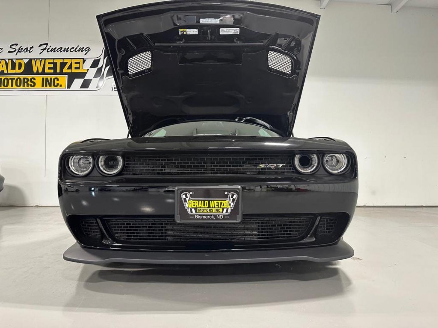 2015 BLACK DODGE CHALLENGER SRT HELLCAT (2C3CDZC94FH) with an 6.2L engine, 6-Speed Manual transmission, located at 1030 S. 22nd St., Bismarck, ND, 58504, (701) 258-0022, 46.793560, -100.758118 - ACTUAL MILES 1375. SRT 8 HELLCAT SUPER CHARGED, AUTO 704 HP. LIKE NEW. GREAT INVESTMENT. - Photo#1