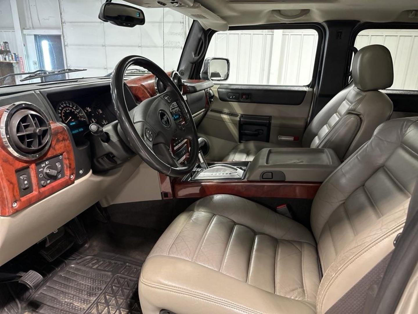 2005 SILVER HUMMER H2 SUT (5GRGN22U15H) with an 6.0L engine, Automatic transmission, located at 1030 S. 22nd St., Bismarck, ND, 58504, (701) 258-0022, 46.793560, -100.758118 - NICE CLEAN H2. 6.0 LITER. BLACK WHEEL SET ABOVE AVERAGE TIRES - Photo#5