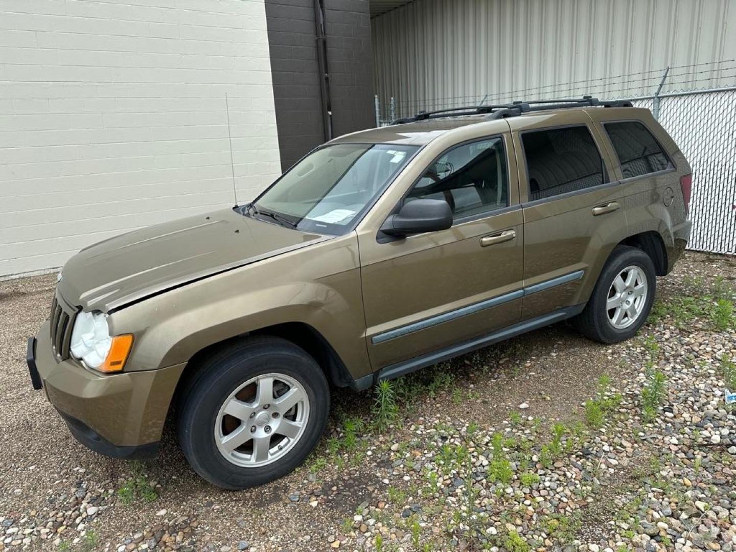 2009 OLIVE JEEP GRAND CHEROKEE LAREDO (1J8GR48K69C) with an 3.7L engine, Automatic transmission, located at 1030 S. 22nd St., Bismarck, ND, 58504, (701) 258-0022, 46.793560, -100.758118 - ENGINE REPLACEMENT 91000 MILES - Photo#0