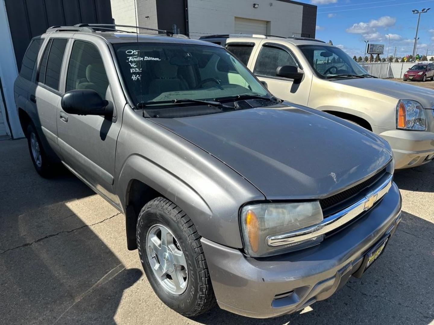 2005 PEWTER CHEVROLET TRAILBLAZER LS (1GNDT13S052) with an 4.2L engine, Automatic transmission, located at 1030 S. 22nd St., Bismarck, ND, 58504, (701) 258-0022, 46.793560, -100.758118 - Photo#1