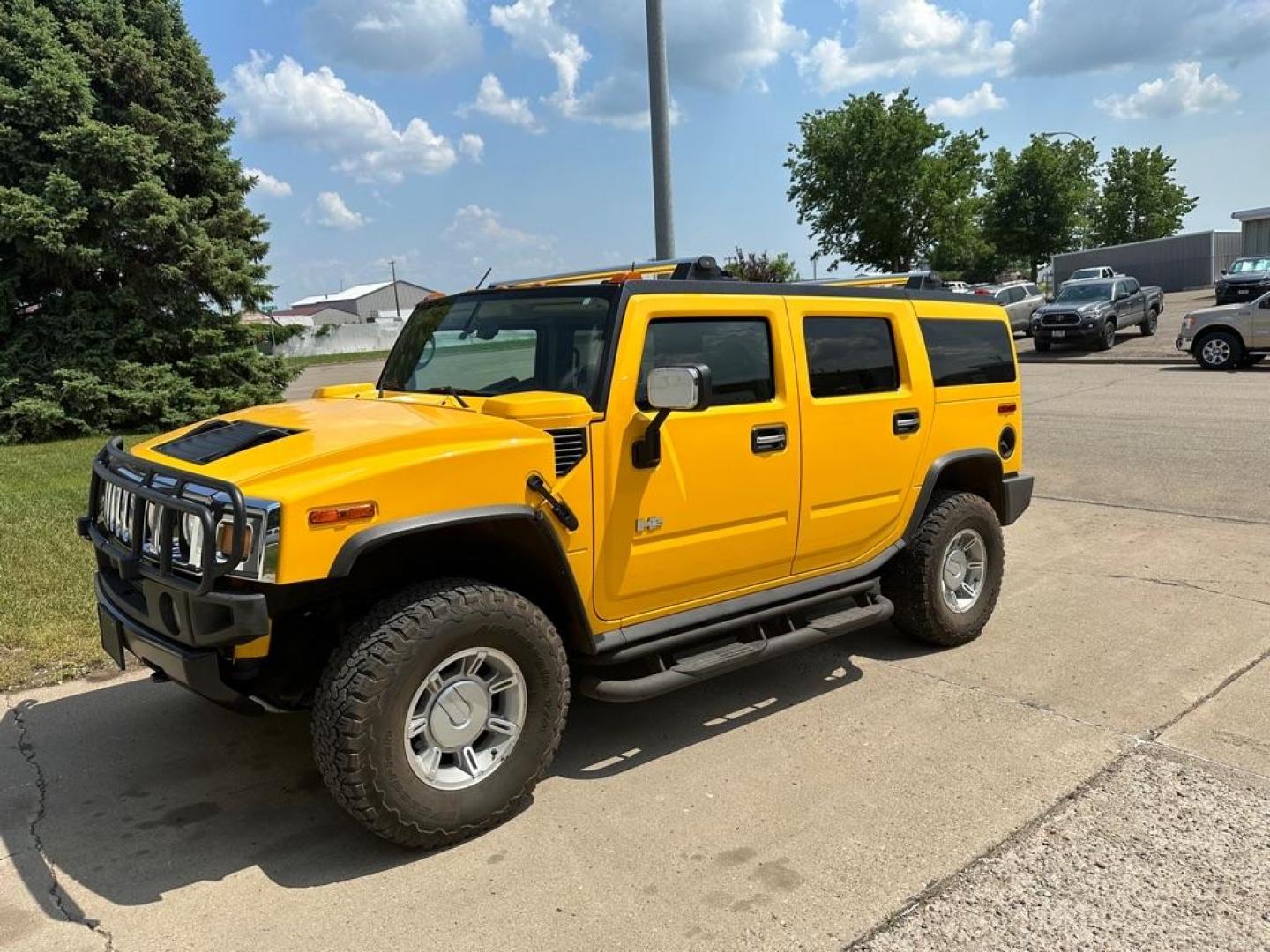 2003 YELLOW HUMMER H2 BASE (5GRGN23U03H) with an 6.0L engine, Automatic transmission, located at 1030 S. 22nd St., Bismarck, ND, 58504, (701) 258-0022, 46.793560, -100.758118 - Excellent Conddition - Photo#0