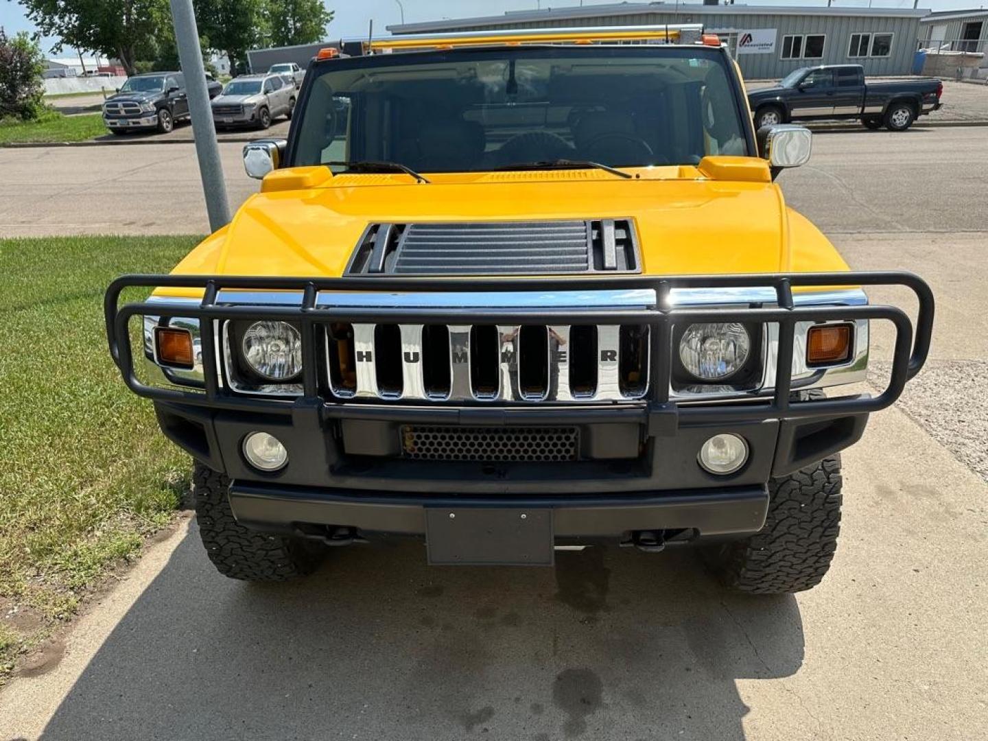 2003 YELLOW HUMMER H2 BASE (5GRGN23U03H) with an 6.0L engine, Automatic transmission, located at 1030 S. 22nd St., Bismarck, ND, 58504, (701) 258-0022, 46.793560, -100.758118 - Excellent Conddition - Photo#2