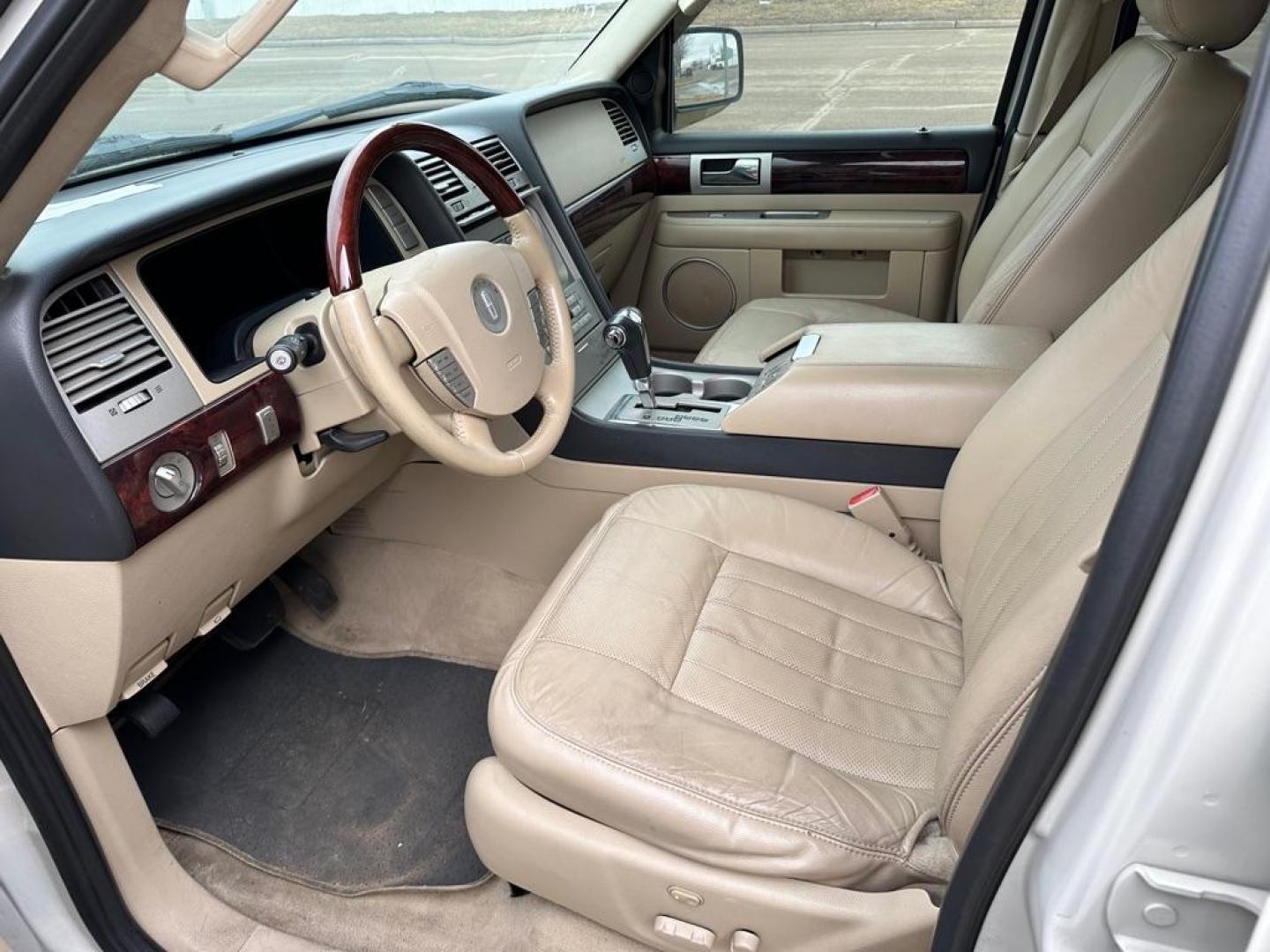 2006 PEARL LINCOLN NAVIGATOR ULTIMATE (5LMFU28576L) with an 5.4L engine, Automatic transmission, located at 1030 S. 22nd St., Bismarck, ND, 58504, (701) 258-0022, 46.793560, -100.758118 - NEW REBUILT ENGINE 5.4 LITER - Photo#11