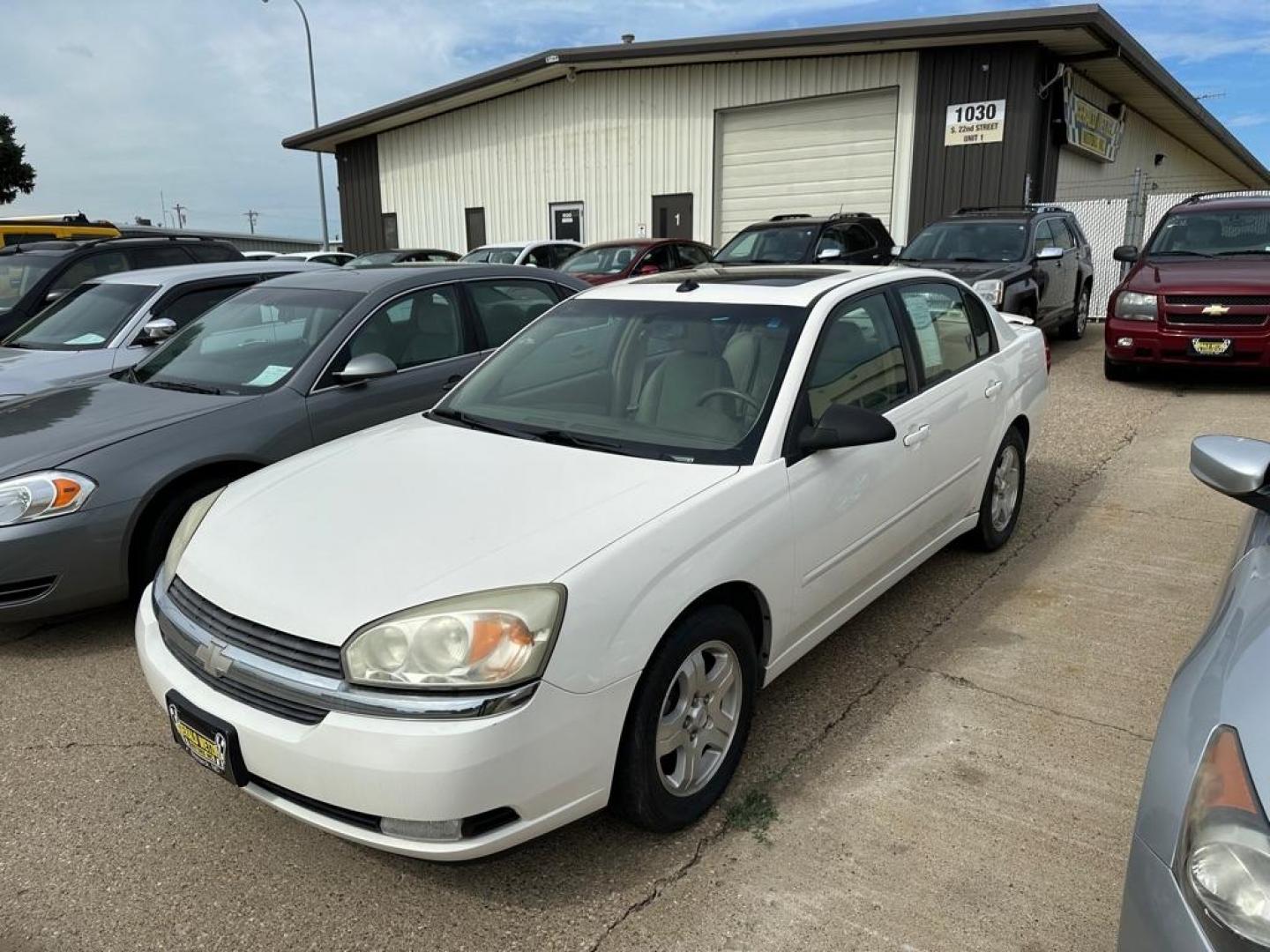 2004 WHITE CHEVROLET MALIBU LT (1G1ZU54874F) with an 3.5L engine, Automatic transmission, located at 1030 S. 22nd St., Bismarck, ND, 58504, (701) 258-0022, 46.793560, -100.758118 - Photo#0