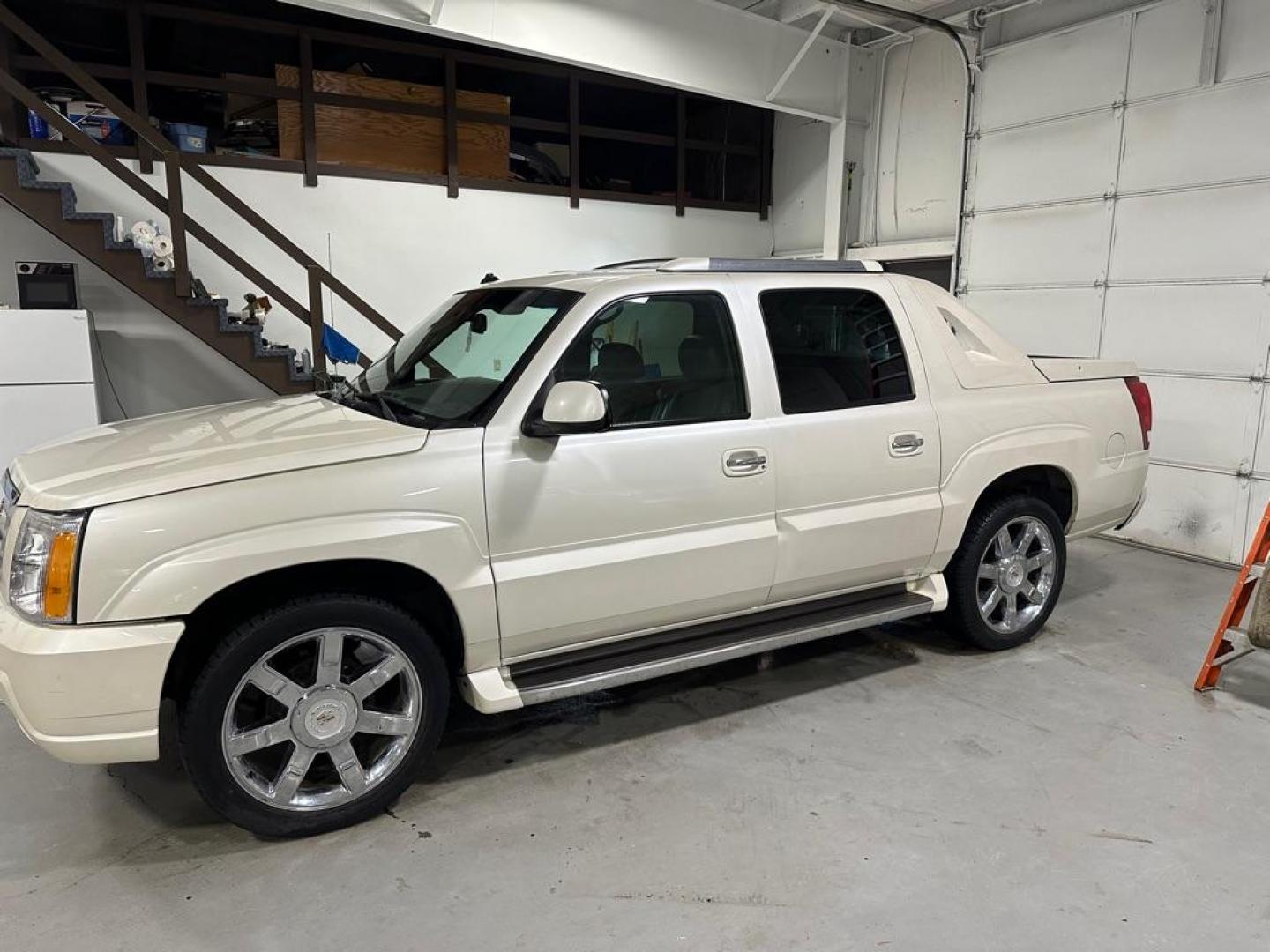 2003 CADILLAC ESCALADE EXT (3GYEK63N53G) with an 6.0L engine, Automatic transmission, located at 1030 S. 22nd St., Bismarck, ND, 58504, (701) 258-0022, 46.793560, -100.758118 - Photo#1