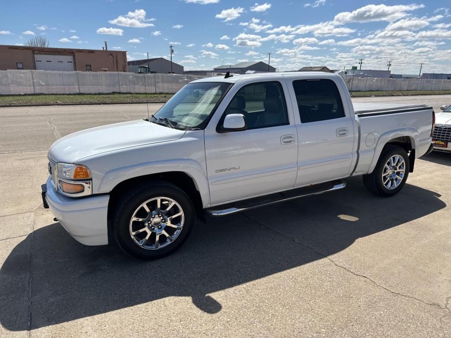 2006 WHITE GMC SIERRA 1500 DENALI (2GTEK63N561) with an 6.0L engine, Automatic transmission, located at 1030 S. 22nd St., Bismarck, ND, 58504, (701) 258-0022, 46.793560, -100.758118 - Nice clean GMC. 6/0 liter - Photo#0