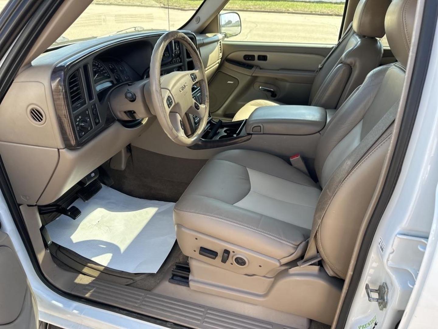 2006 WHITE GMC SIERRA 1500 DENALI (2GTEK63N561) with an 6.0L engine, Automatic transmission, located at 1030 S. 22nd St., Bismarck, ND, 58504, (701) 258-0022, 46.793560, -100.758118 - Nice clean GMC. 6/0 liter - Photo#1