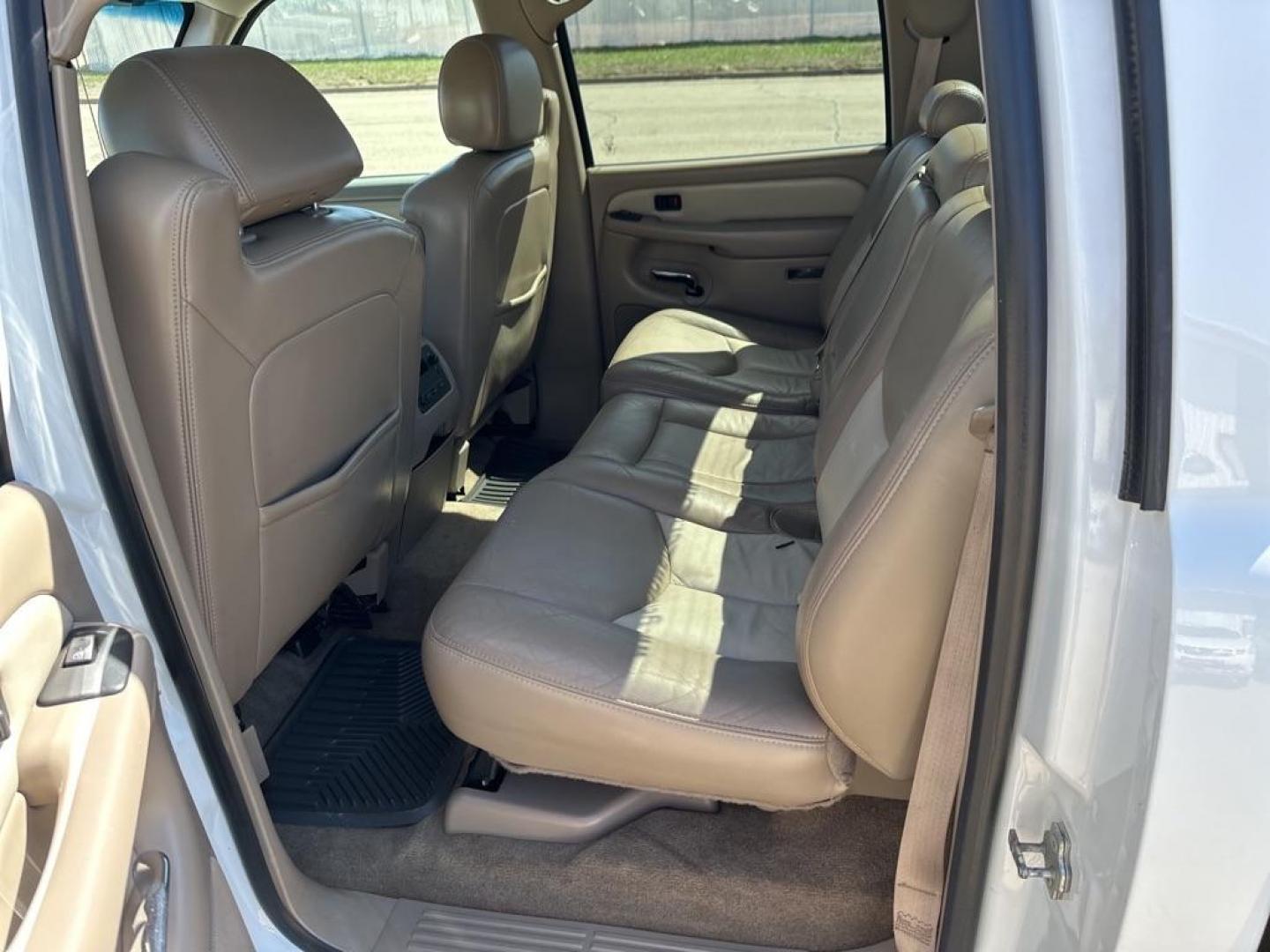 2006 WHITE GMC SIERRA 1500 DENALI (2GTEK63N561) with an 6.0L engine, Automatic transmission, located at 1030 S. 22nd St., Bismarck, ND, 58504, (701) 258-0022, 46.793560, -100.758118 - Nice clean GMC. 6/0 liter - Photo#2