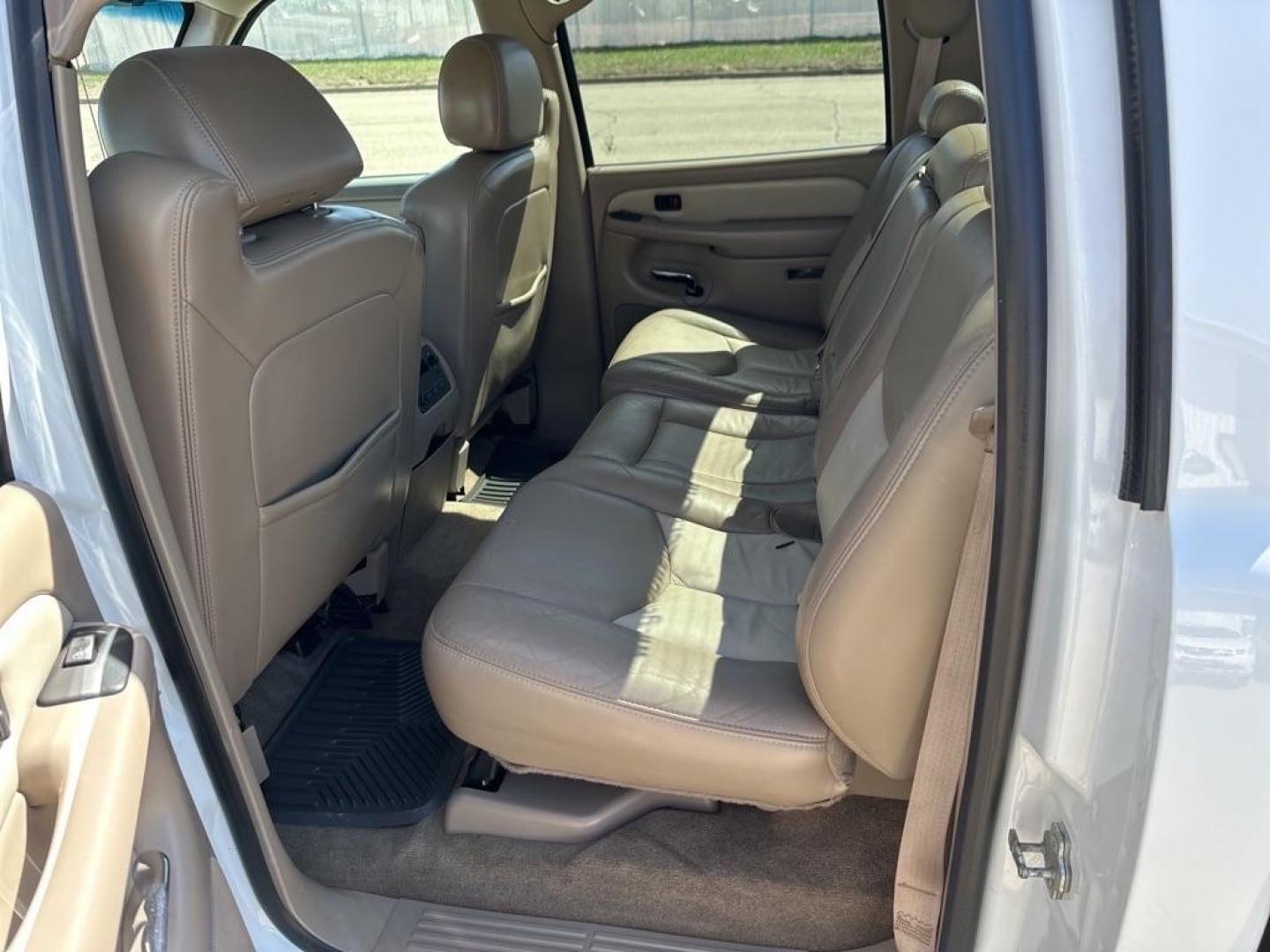 2006 WHITE GMC SIERRA 1500 DENALI (2GTEK63N561) with an 6.0L engine, Automatic transmission, located at 1030 S. 22nd St., Bismarck, ND, 58504, (701) 258-0022, 46.793560, -100.758118 - Nice clean GMC. 6/0 liter - Photo#4