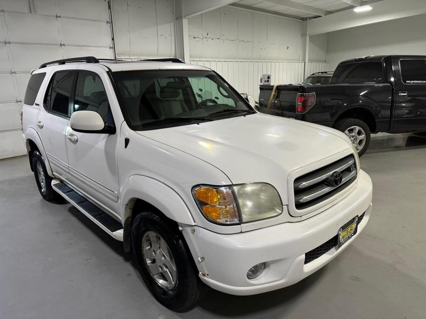 2002 WHITE TOYOTA SEQUOIA 4DR (5TDBT48A02S) , Automatic transmission, located at 1030 S. 22nd St., Bismarck, ND, 58504, (701) 258-0022, 46.793560, -100.758118 - Photo#1