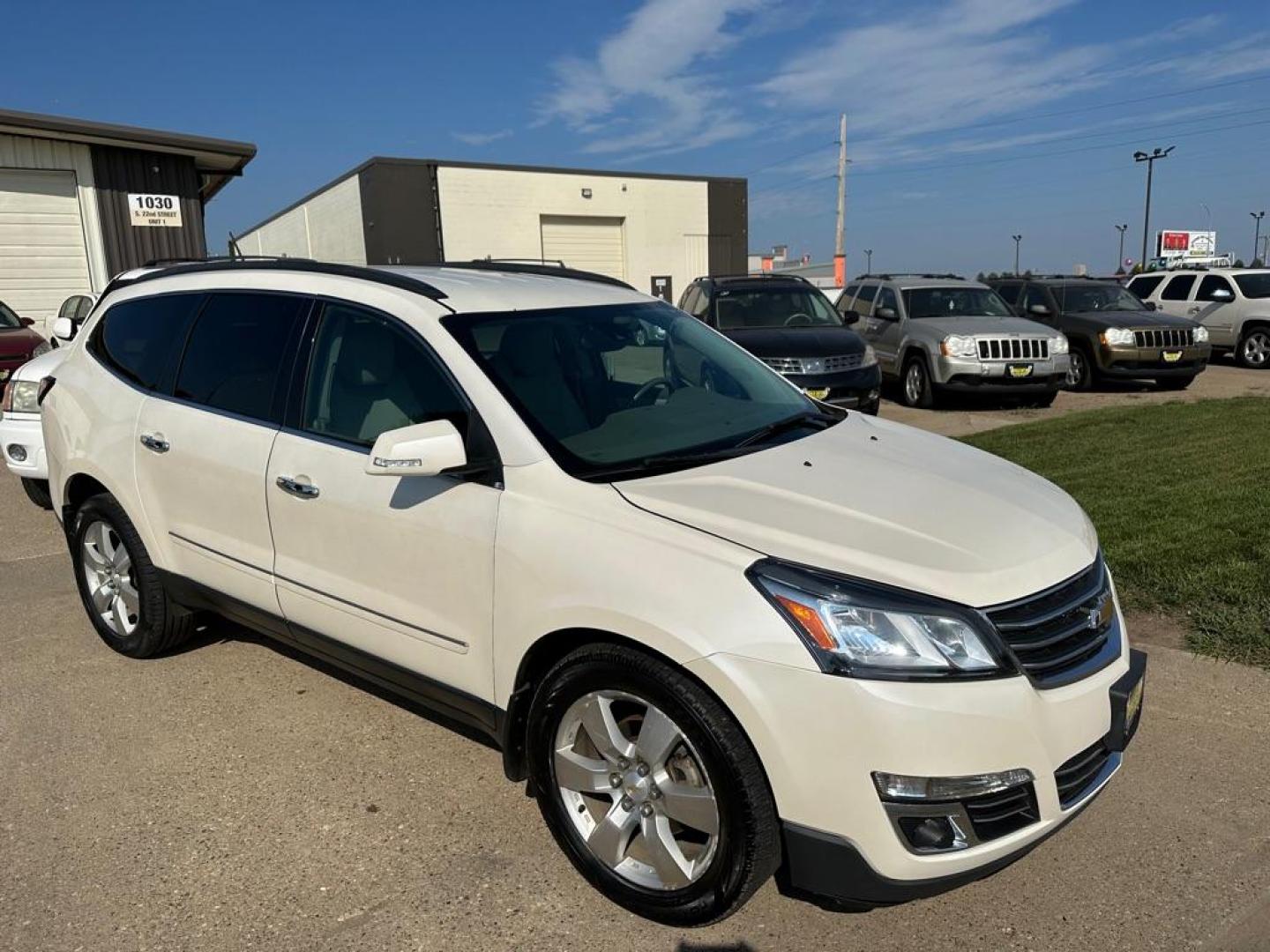 2014 WHITE CHEVROLET TRAVERSE LTZ (1GNKVJKD1EJ) with an 3.6L engine, Automatic transmission, located at 1030 S. 22nd St., Bismarck, ND, 58504, (701) 258-0022, 46.793560, -100.758118 - Photo#1