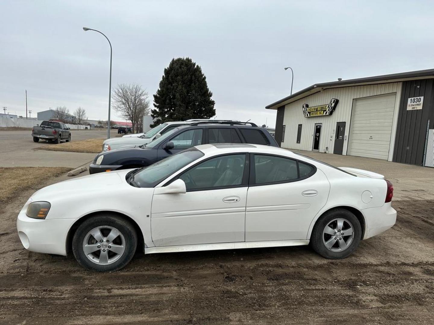 2008 WHITE PONTIAC GRAND PRIX (2G2WP552481) with an 3.8L engine, Automatic transmission, located at 1030 S. 22nd St., Bismarck, ND, 58504, (701) 258-0022, 46.793560, -100.758118 - Photo#0