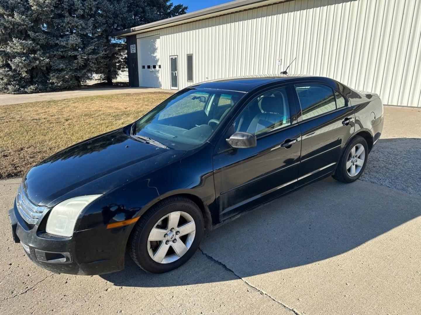 2008 GRAY FORD FUSION SE (3FAHP07Z28R) with an 2.3L engine, Automatic transmission, located at 1030 S. 22nd St., Bismarck, ND, 58504, (701) 258-0022, 46.793560, -100.758118 - THIS VEHICLE. REVERSE SHIFTS HARD. .THE FOCUS WILL BE SOLD AS IS - Photo#1