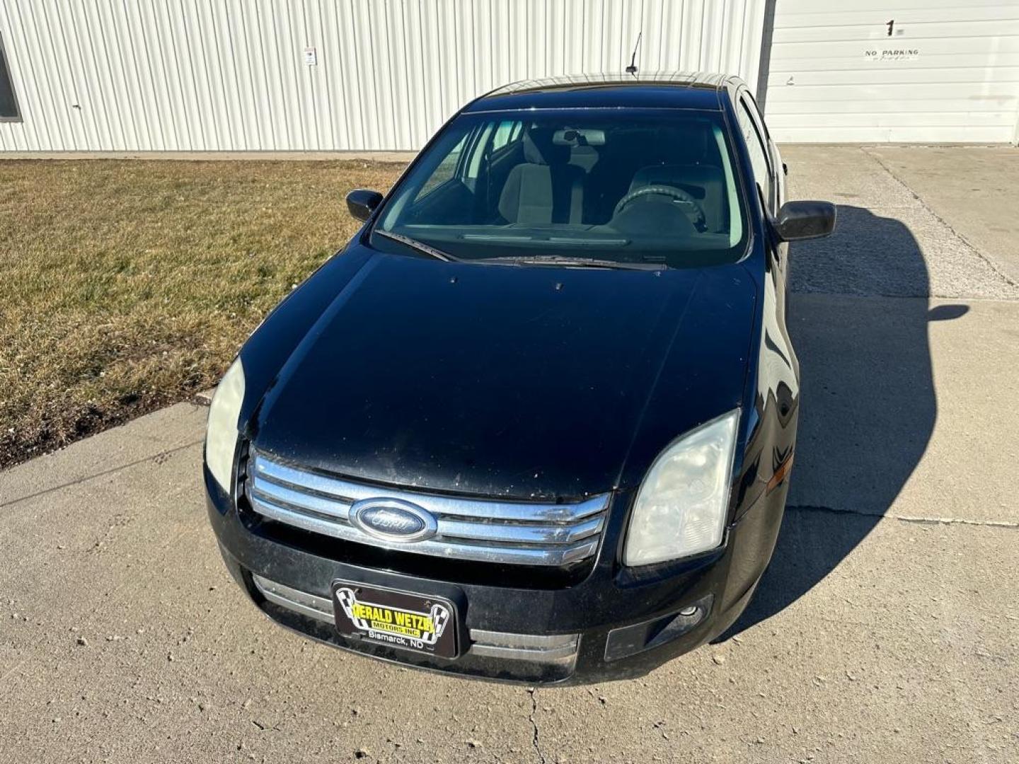 2008 GRAY FORD FUSION SE (3FAHP07Z28R) with an 2.3L engine, Automatic transmission, located at 1030 S. 22nd St., Bismarck, ND, 58504, (701) 258-0022, 46.793560, -100.758118 - THIS VEHICLE. REVERSE SHIFTS HARD. .THE FOCUS WILL BE SOLD AS IS - Photo#2