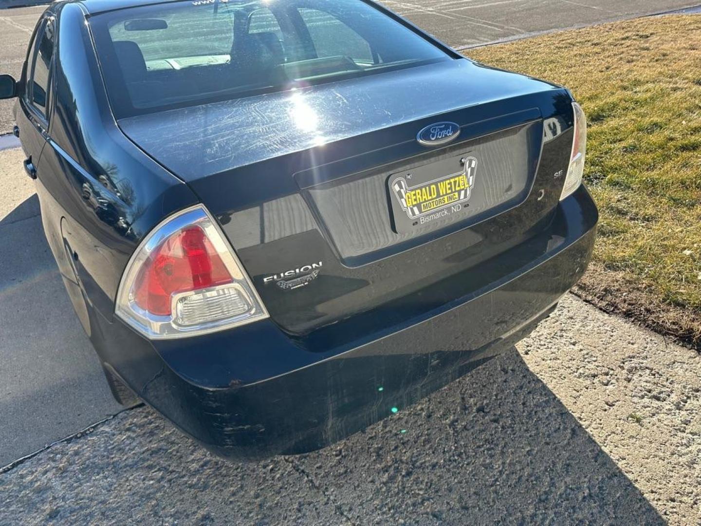 2008 GRAY FORD FUSION SE (3FAHP07Z28R) with an 2.3L engine, Automatic transmission, located at 1030 S. 22nd St., Bismarck, ND, 58504, (701) 258-0022, 46.793560, -100.758118 - THIS VEHICLE. REVERSE SHIFTS HARD. .THE FOCUS WILL BE SOLD AS IS - Photo#4