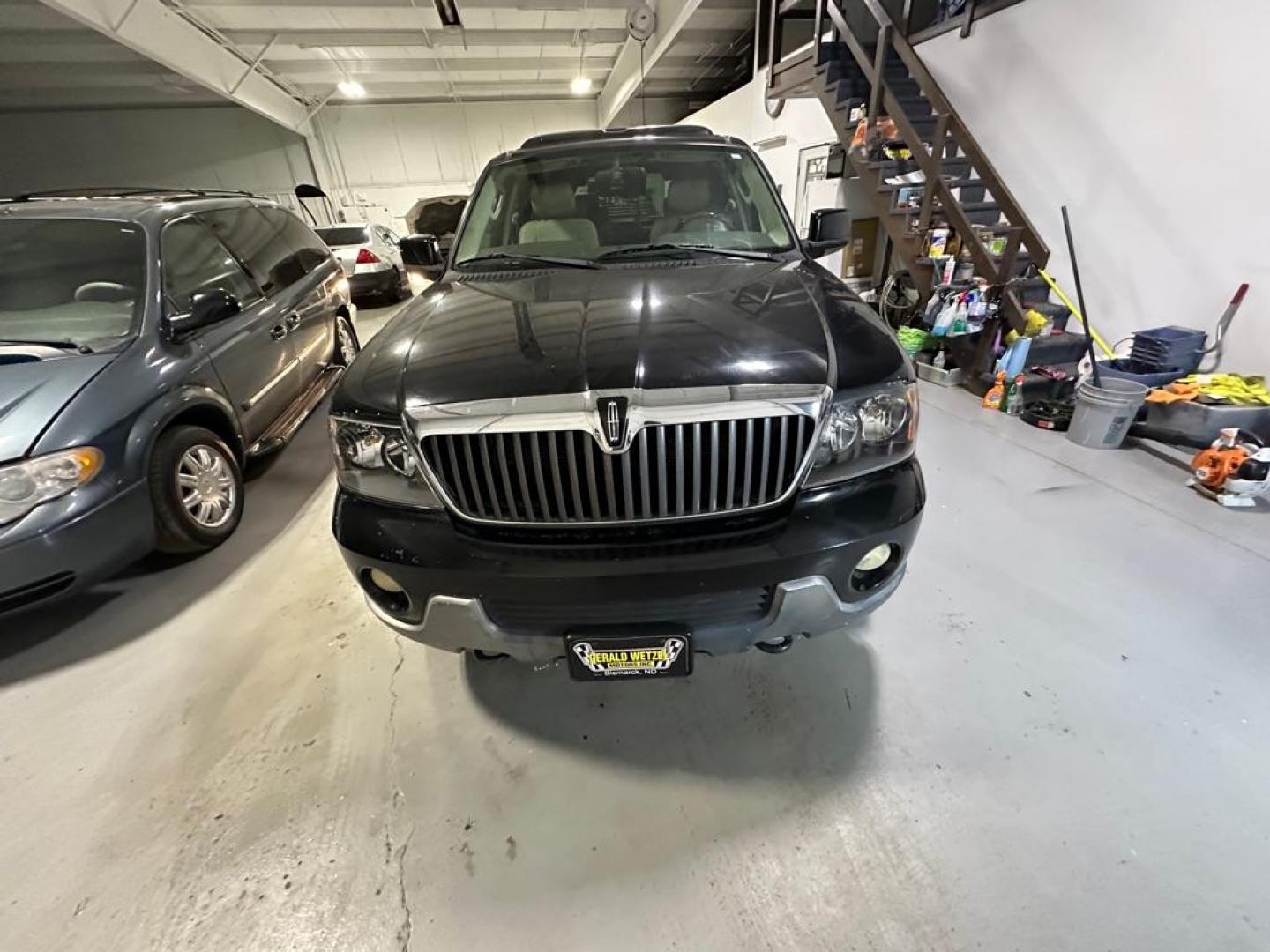 2004 BLACK LINCOLN NAVIGATOR (5LMFU28R54L) with an 5.4L engine, Automatic transmission, located at 1030 S. 22nd St., Bismarck, ND, 58504, (701) 258-0022, 46.793560, -100.758118 - Photo#1