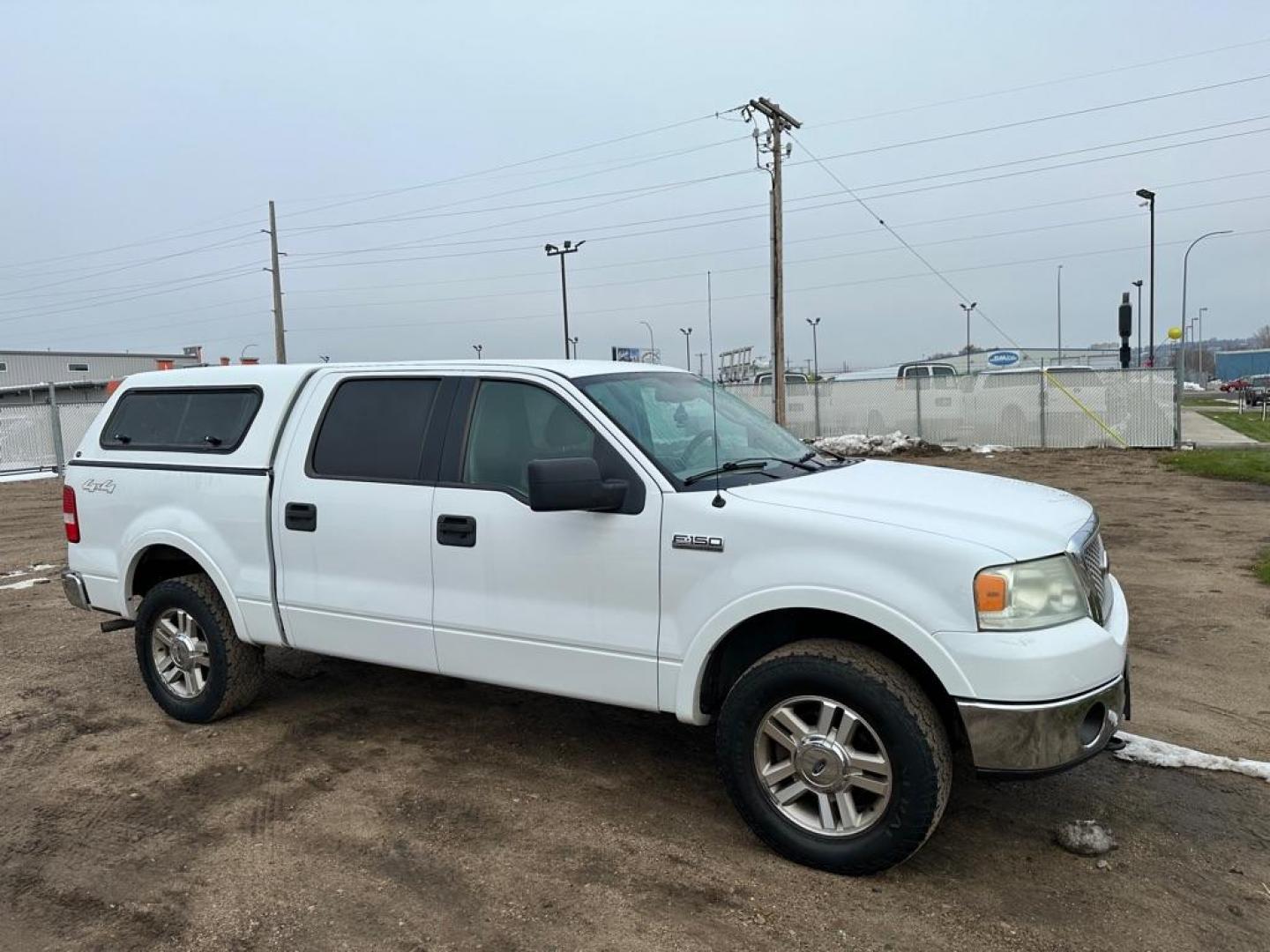 2006 WHITE FORD F150 SUPERCREW (1FTPW14526F) with an 5.4L engine, Automatic transmission, located at 1030 S. 22nd St., Bismarck, ND, 58504, (701) 258-0022, 46.793560, -100.758118 - 5.4 LITER-4X4 TOPPER - Photo#2