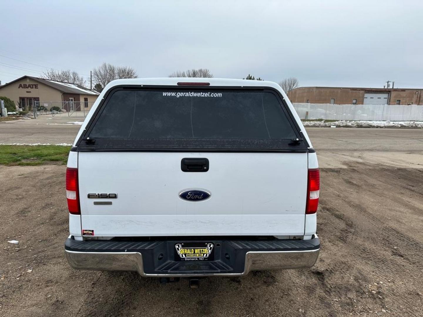 2006 WHITE FORD F150 SUPERCREW (1FTPW14526F) with an 5.4L engine, Automatic transmission, located at 1030 S. 22nd St., Bismarck, ND, 58504, (701) 258-0022, 46.793560, -100.758118 - 5.4 LITER-4X4 TOPPER - Photo#3