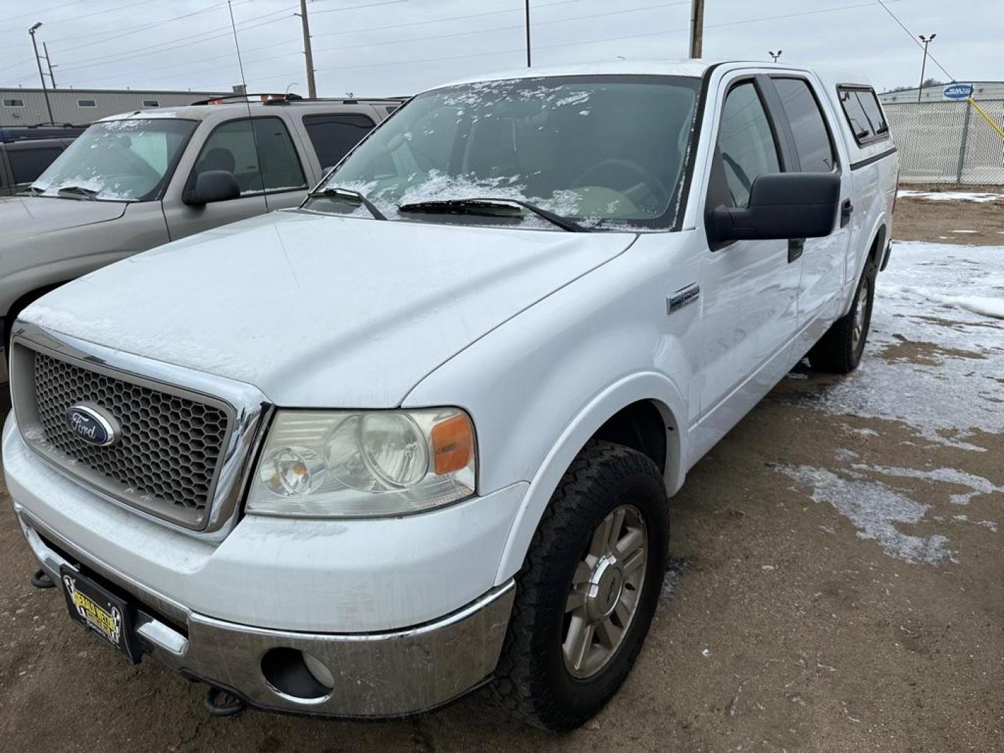 2006 WHITE FORD F150 SUPERCREW (1FTPW14526F) with an 5.4L engine, Automatic transmission, located at 1030 S. 22nd St., Bismarck, ND, 58504, (701) 258-0022, 46.793560, -100.758118 - 5.4 LITER-4X4 TOPPER - Photo#4