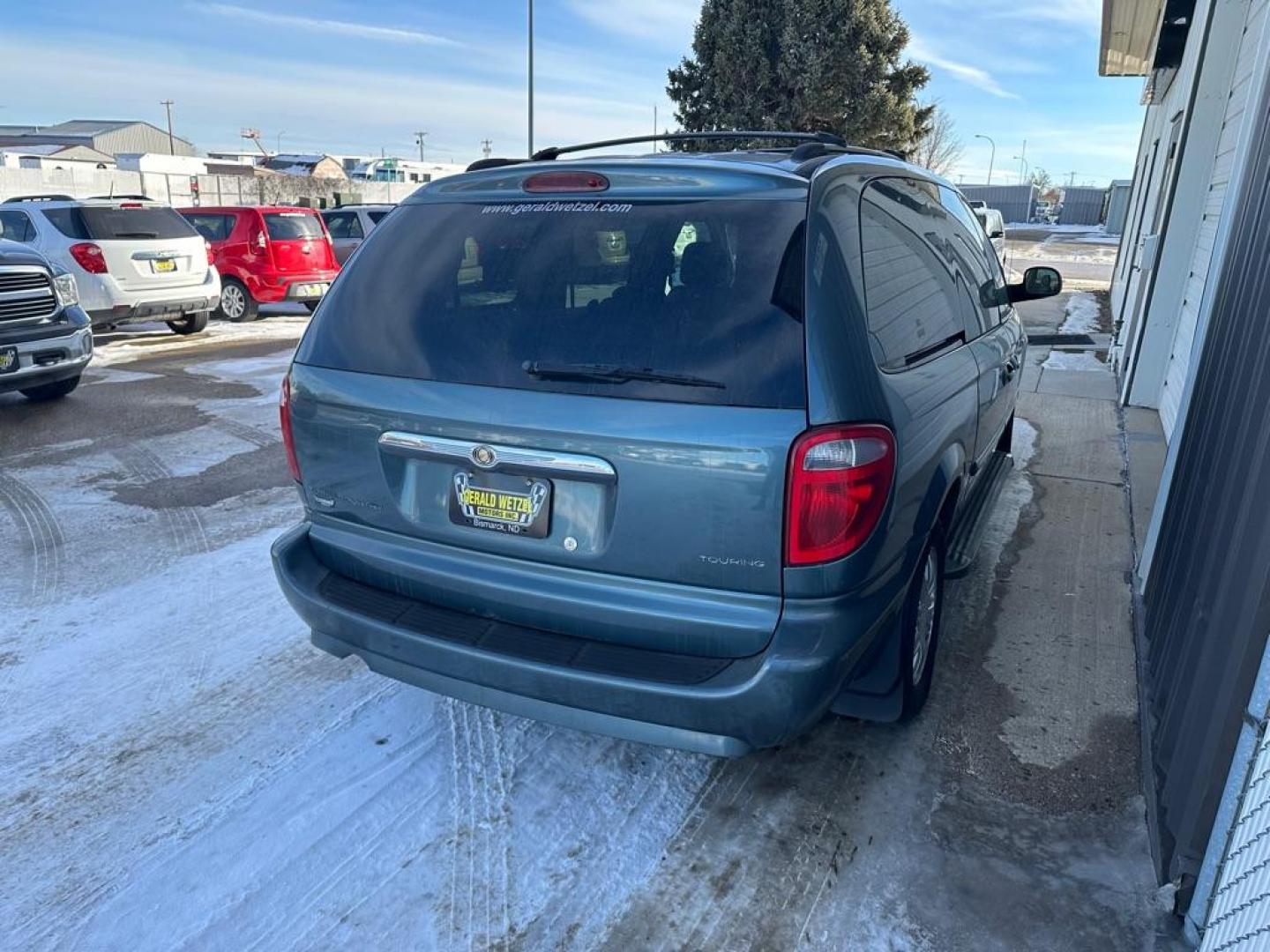 2007 GREY CHRYSLER TOWN and COUNTRY TOURING (2A4GP54L77R) with an 3.8L engine, Automatic transmission, located at 1030 S. 22nd St., Bismarck, ND, 58504, (701) 258-0022, 46.793560, -100.758118 - 3.8 LITER LOW MILES - Photo#3