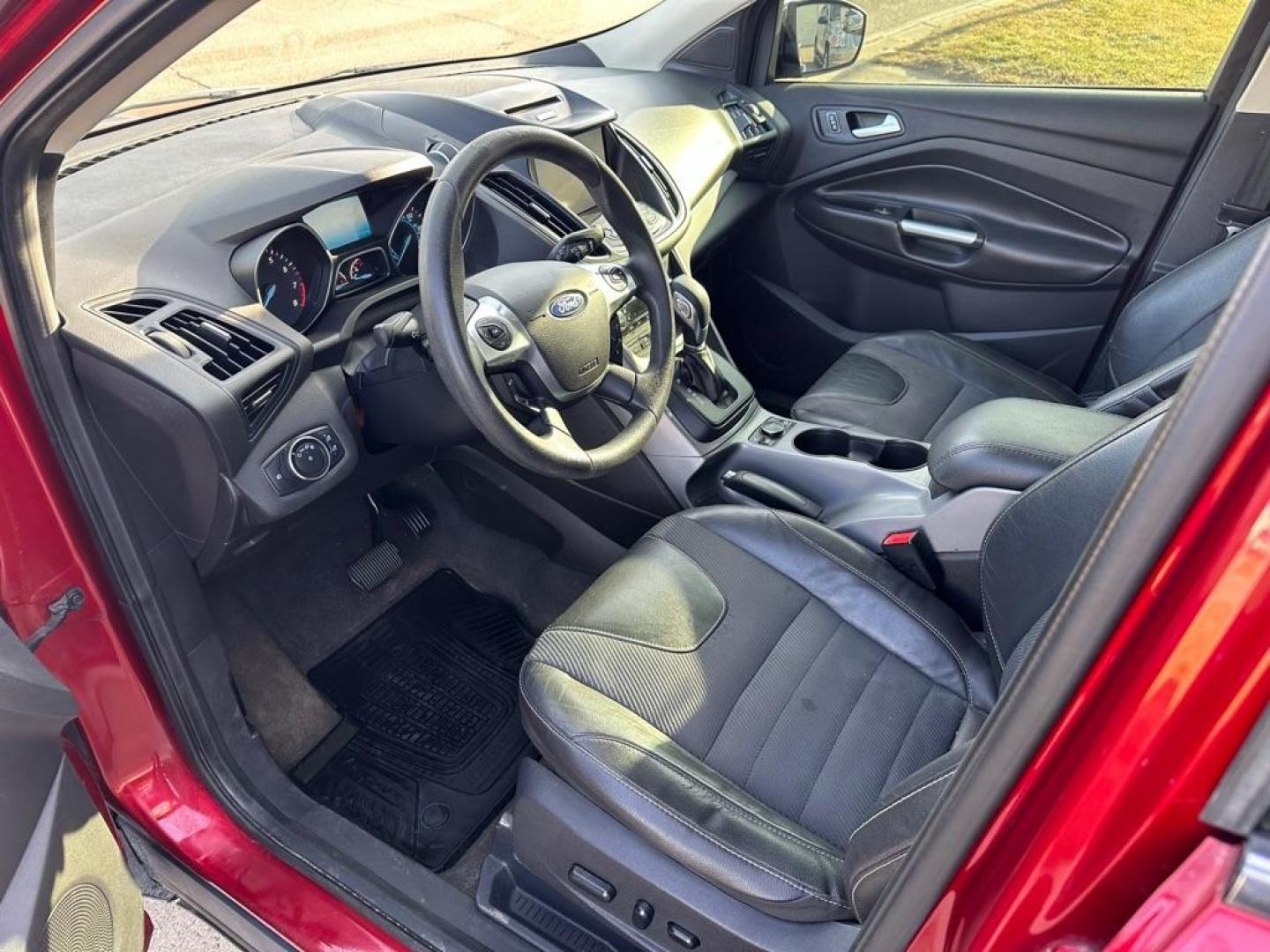 2014 RED FORD ESCAPE SE (1FMCU9G92EU) with an 2.0L engine, Automatic transmission, located at 1030 S. 22nd St., Bismarck, ND, 58504, (701) 258-0022, 46.793560, -100.758118 - Photo#10