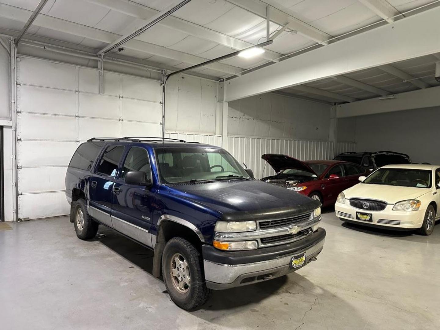 2001 BLUE CHEVROLET SUBURBAN 1500 (3GNFK16T51G) with an 5.3L engine, Automatic transmission, located at 1030 S. 22nd St., Bismarck, ND, 58504, (701) 258-0022, 46.793560, -100.758118 - 5.3 LITER 4X4 - Photo#0