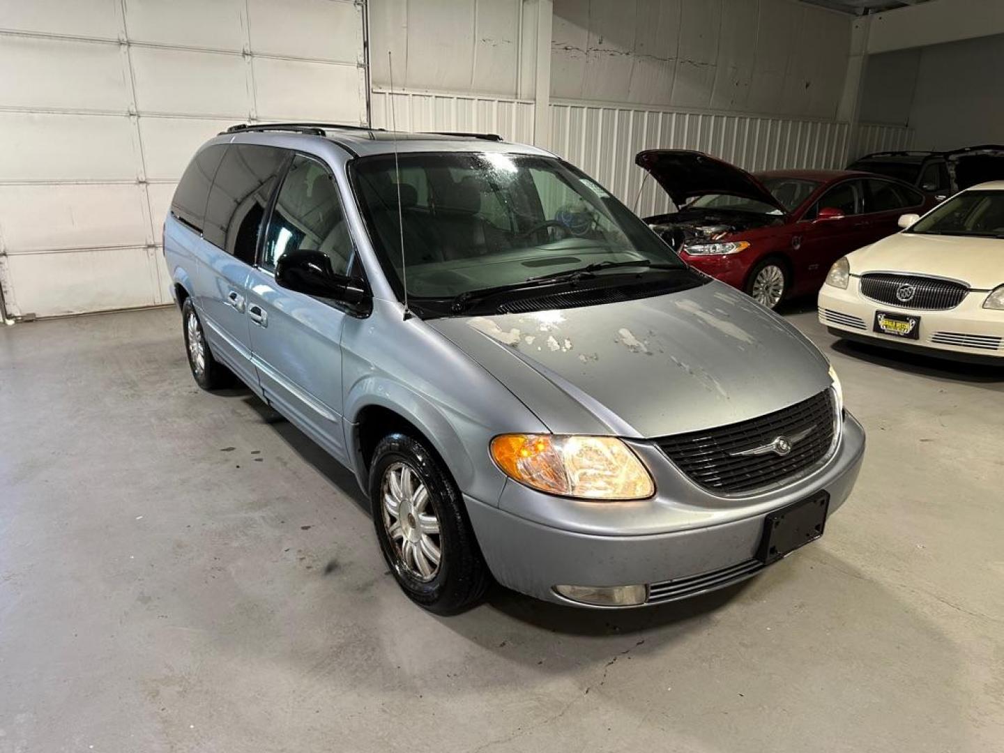 2004 BLUE CHRYSLER TOWN and COUNTRY TOURING (2C4GP54L34R) with an 3.8L engine, Automatic transmission, located at 1030 S. 22nd St., Bismarck, ND, 58504, (701) 258-0022, 46.793560, -100.758118 - Photo#1