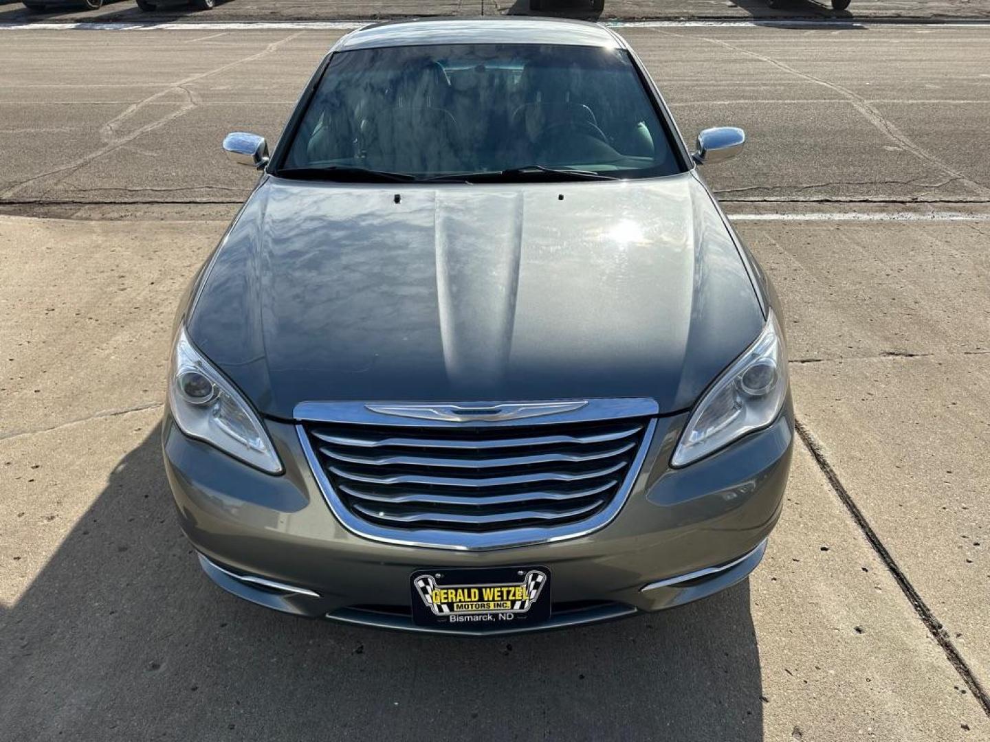 2012 GREY CHRYSLER 200 LIMITED (1C3CCBCG3CN) with an 3.6L engine, Automatic transmission, located at 1030 S. 22nd St., Bismarck, ND, 58504, (701) 258-0022, 46.793560, -100.758118 - Photo#1