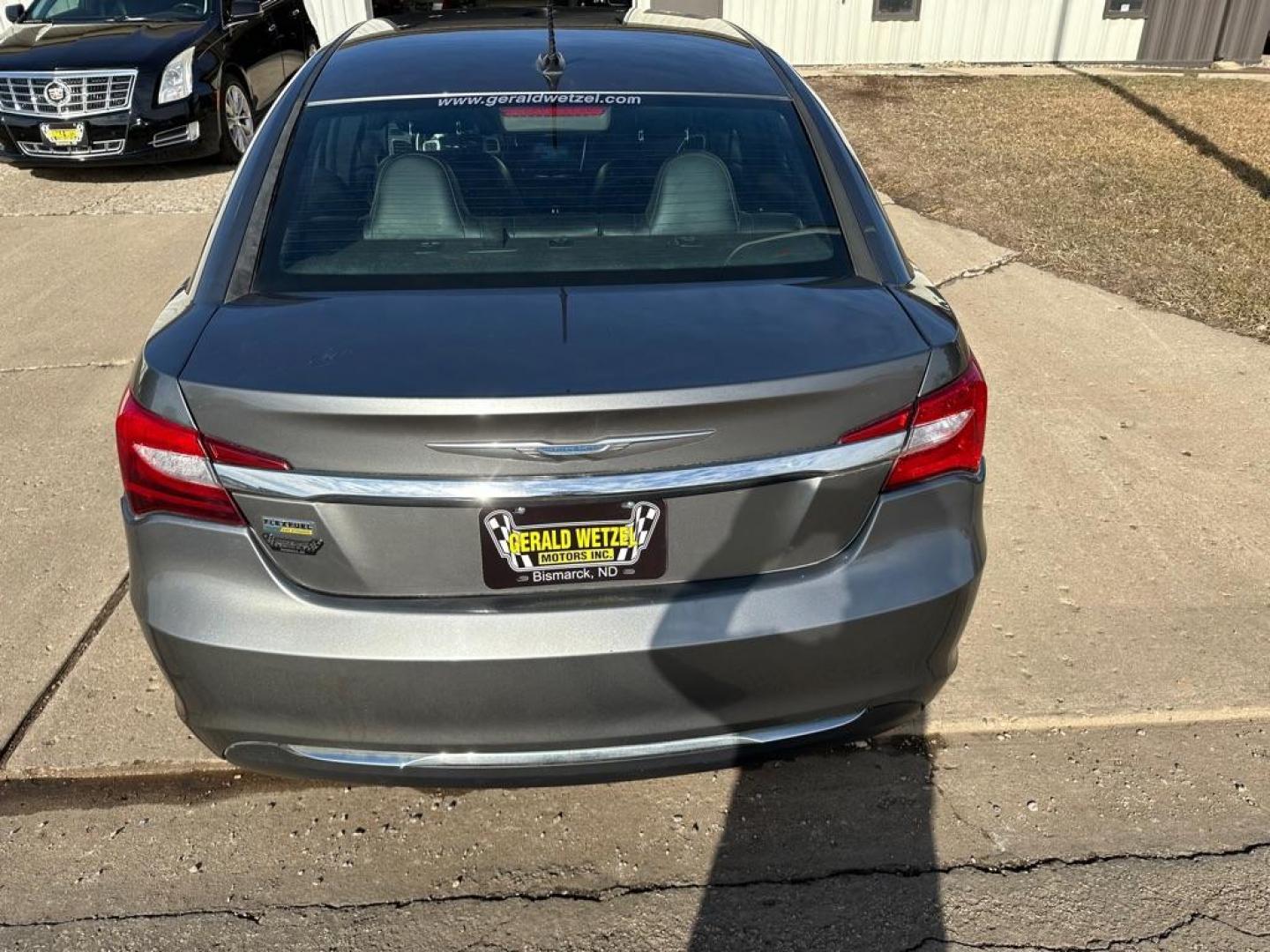 2012 GREY CHRYSLER 200 LIMITED (1C3CCBCG3CN) with an 3.6L engine, Automatic transmission, located at 1030 S. 22nd St., Bismarck, ND, 58504, (701) 258-0022, 46.793560, -100.758118 - Photo#4