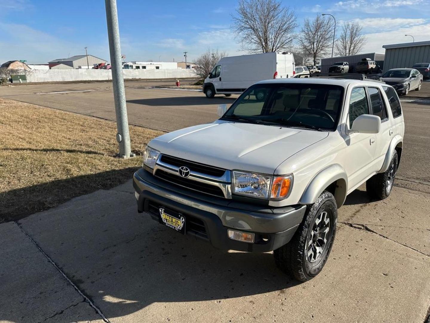 2002 WHITE TOYOTA 4RUNNER SR5 (JT3HN86R029) with an 3.4L engine, Automatic transmission, located at 1030 S. 22nd St., Bismarck, ND, 58504, (701) 258-0022, 46.793560, -100.758118 - Photo#1