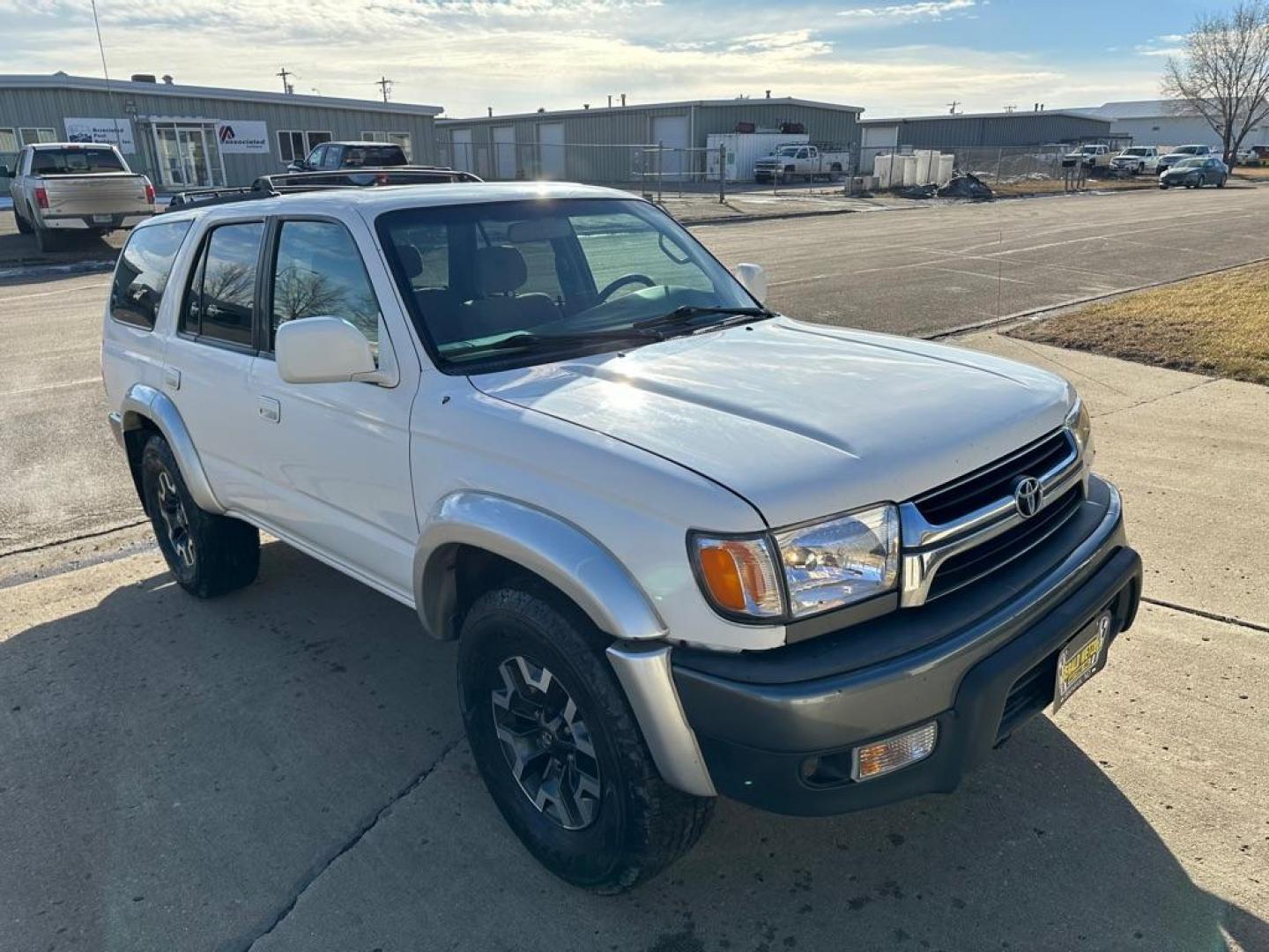 2002 WHITE TOYOTA 4RUNNER SR5 (JT3HN86R029) with an 3.4L engine, Automatic transmission, located at 1030 S. 22nd St., Bismarck, ND, 58504, (701) 258-0022, 46.793560, -100.758118 - Photo#2