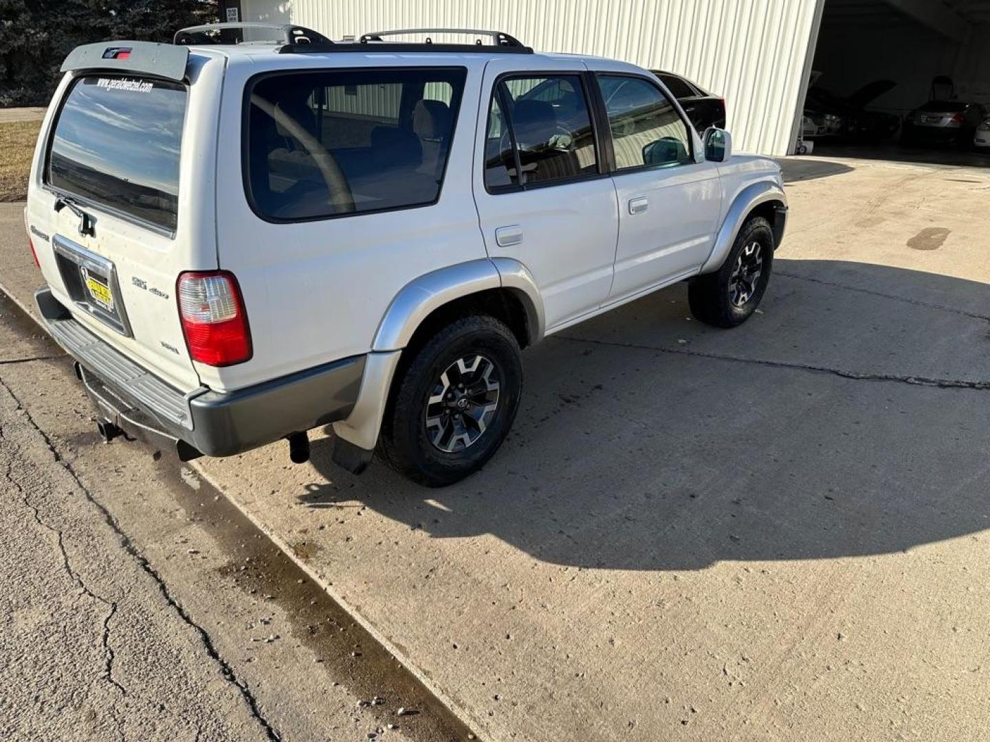 2002 WHITE TOYOTA 4RUNNER SR5 (JT3HN86R029) with an 3.4L engine, Automatic transmission, located at 1030 S. 22nd St., Bismarck, ND, 58504, (701) 258-0022, 46.793560, -100.758118 - Photo#3