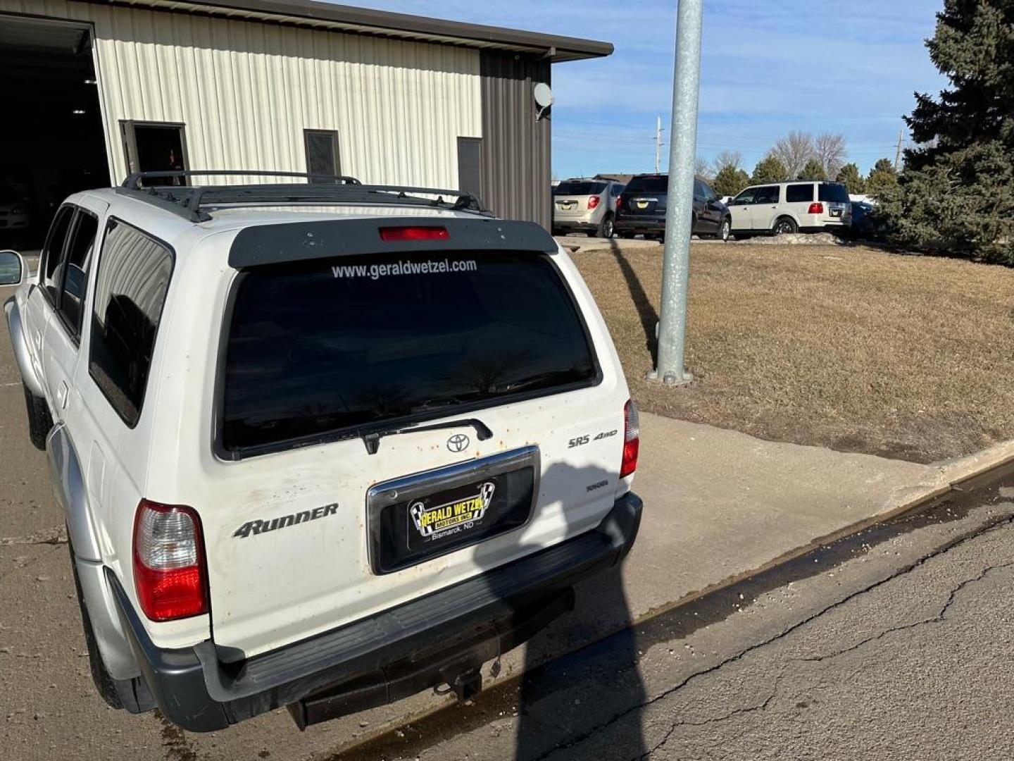 2002 WHITE TOYOTA 4RUNNER SR5 (JT3HN86R029) with an 3.4L engine, Automatic transmission, located at 1030 S. 22nd St., Bismarck, ND, 58504, (701) 258-0022, 46.793560, -100.758118 - Photo#6