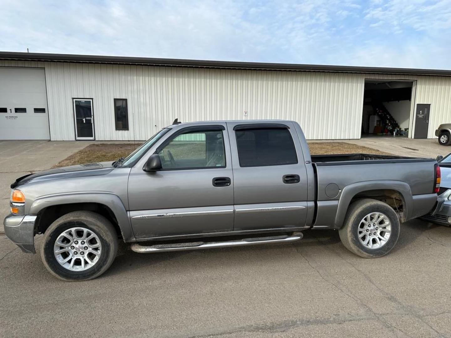 2006 GRAY GMC NEW SIERRA 1500 (2GTEK13T561) with an 5.3L engine, Automatic transmission, located at 1030 S. 22nd St., Bismarck, ND, 58504, (701) 258-0022, 46.793560, -100.758118 - Photo#0