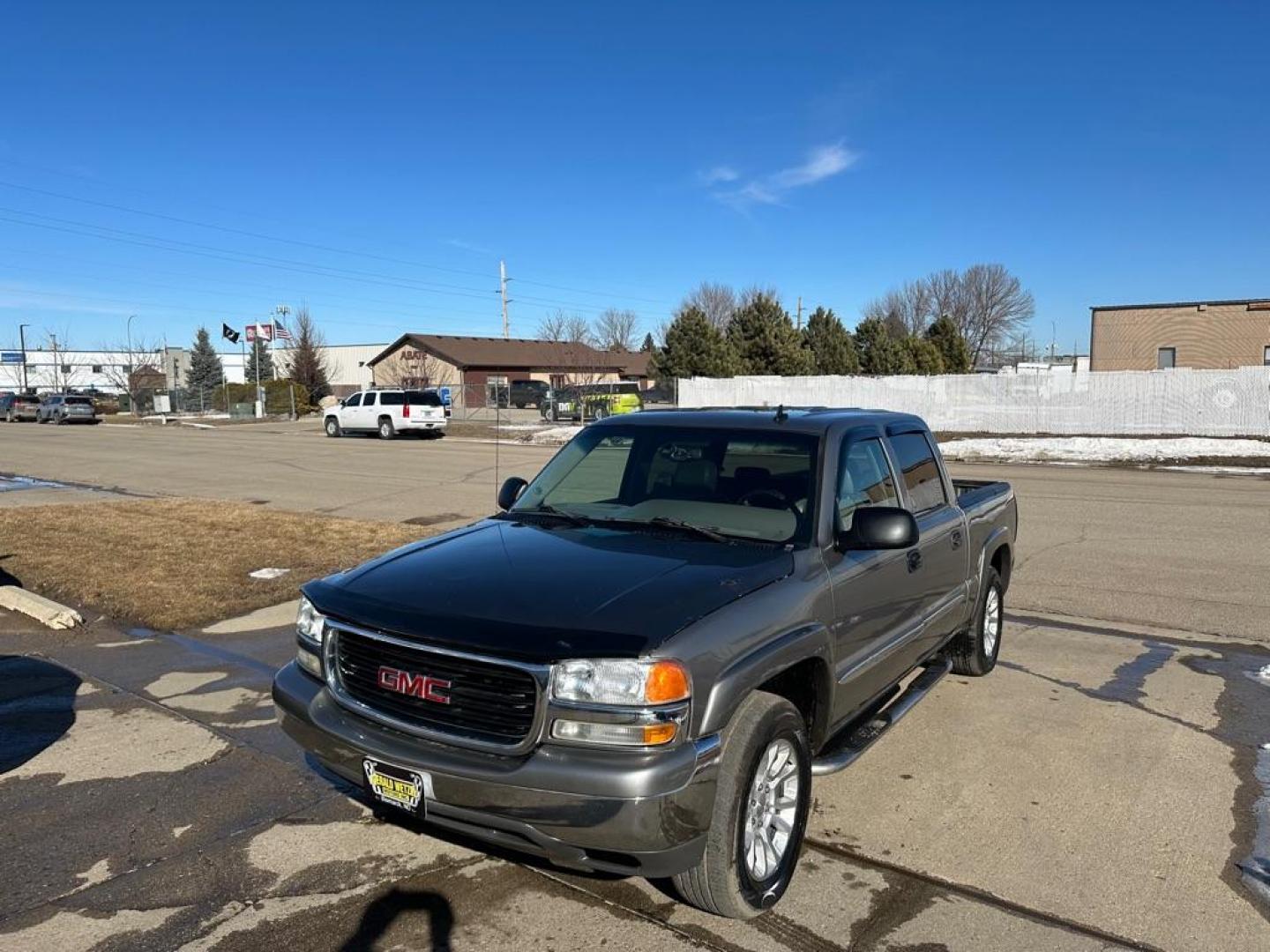 2006 GRAY GMC NEW SIERRA 1500 (2GTEK13T561) with an 5.3L engine, Automatic transmission, located at 1030 S. 22nd St., Bismarck, ND, 58504, (701) 258-0022, 46.793560, -100.758118 - Photo#2