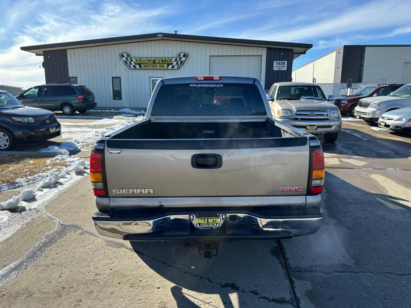 2006 GRAY GMC NEW SIERRA 1500 (2GTEK13T561) with an 5.3L engine, Automatic transmission, located at 1030 S. 22nd St., Bismarck, ND, 58504, (701) 258-0022, 46.793560, -100.758118 - Photo#3