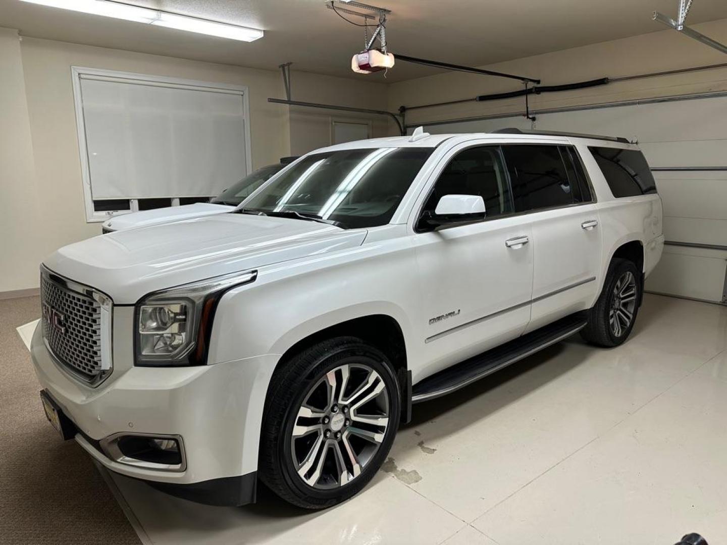 2017 WHITE GMC YUKON XL DENALI AWD (1GKS2HKJ2HR) with an 6.2L engine, Automatic transmission, located at 1030 S. 22nd St., Bismarck, ND, 58504, (701) 258-0022, 46.793560, -100.758118 - 6.2 LITER 8 SPEED TRANSMISSION - Photo#0