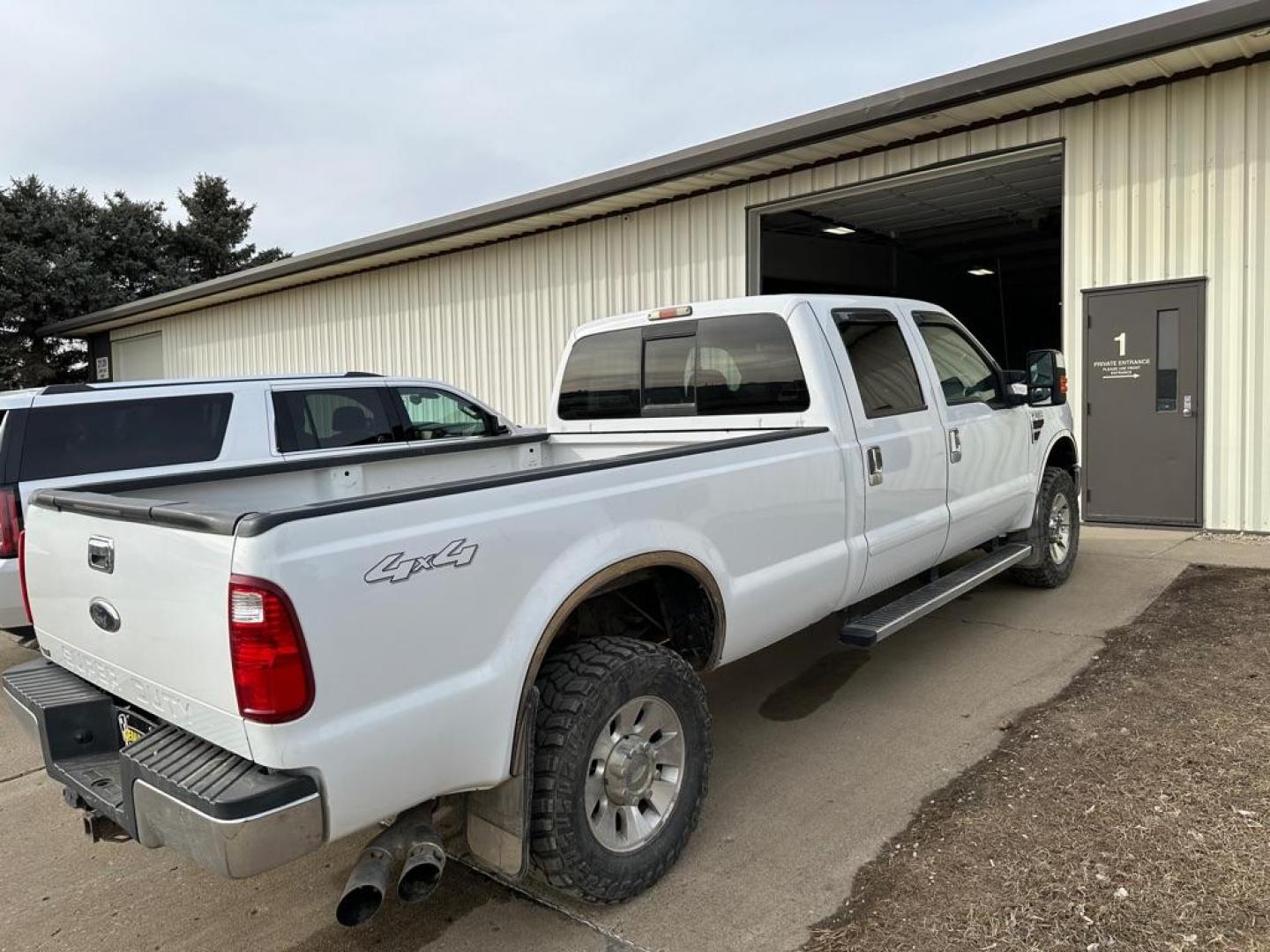 2008 WHITE FORD F350 SRW SUPER DUTY (1FTWW31R28E) with an 6.4L engine, Automatic transmission, located at 1030 S. 22nd St., Bismarck, ND, 58504, (701) 258-0022, 46.793560, -100.758118 - Photo#1