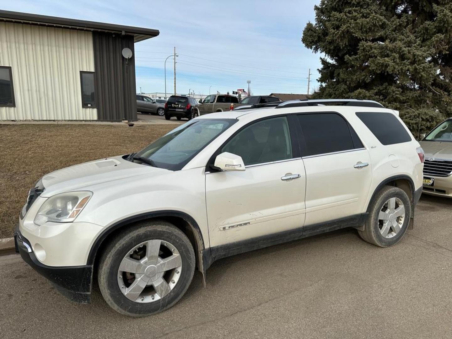 2008 WHITE GMC ACADIA SLT-2 (1GKEV33748J) with an 3.6L engine, Automatic transmission, located at 1030 S. 22nd St., Bismarck, ND, 58504, (701) 258-0022, 46.793560, -100.758118 - Photo#0