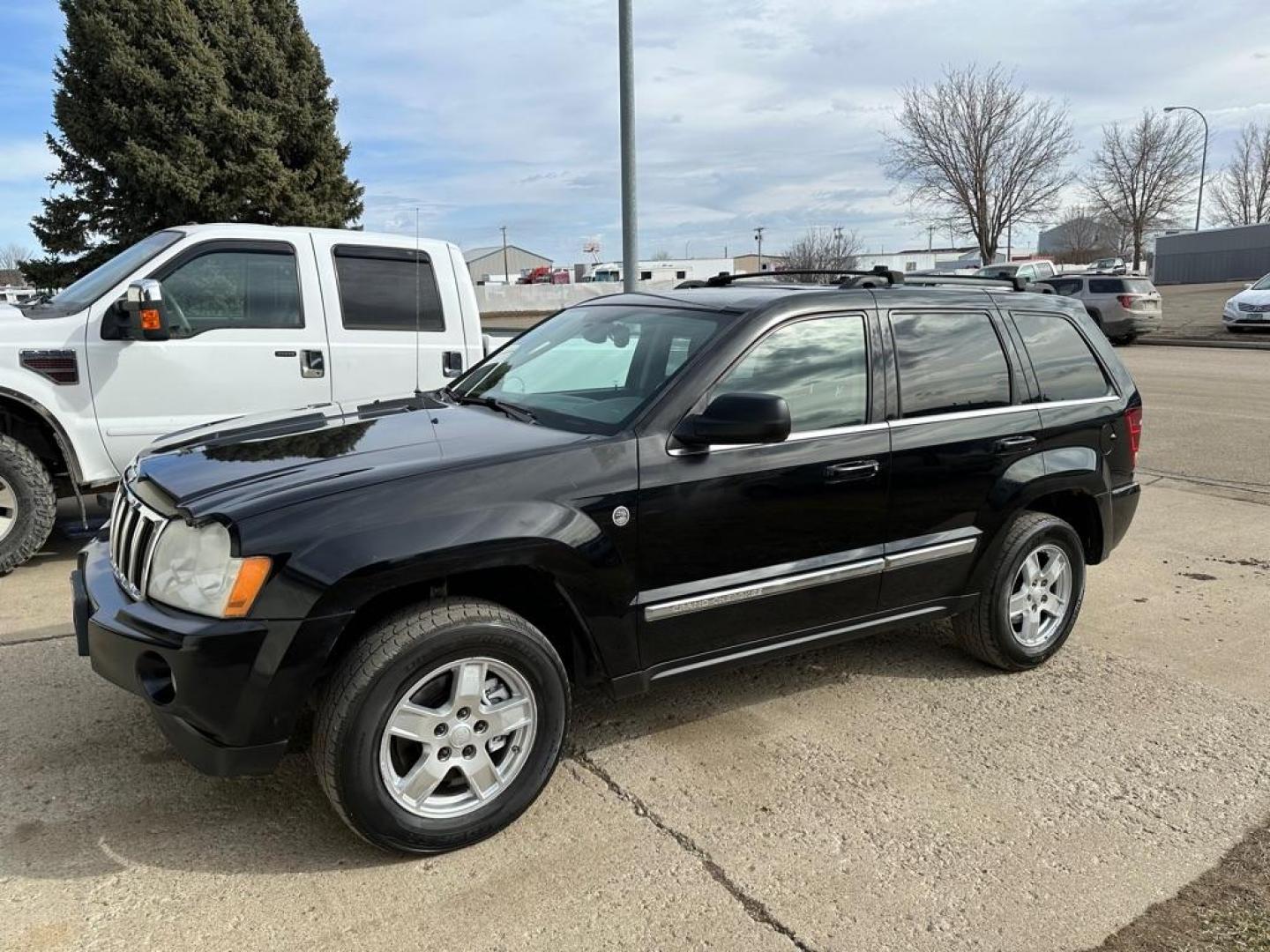 2006 BLACK JEEP GRAND CHEROKEE LIMITED (1J4HR58N36C) with an 4.7L engine, Automatic transmission, located at 1030 S. 22nd St., Bismarck, ND, 58504, (701) 258-0022, 46.793560, -100.758118 - Photo#0