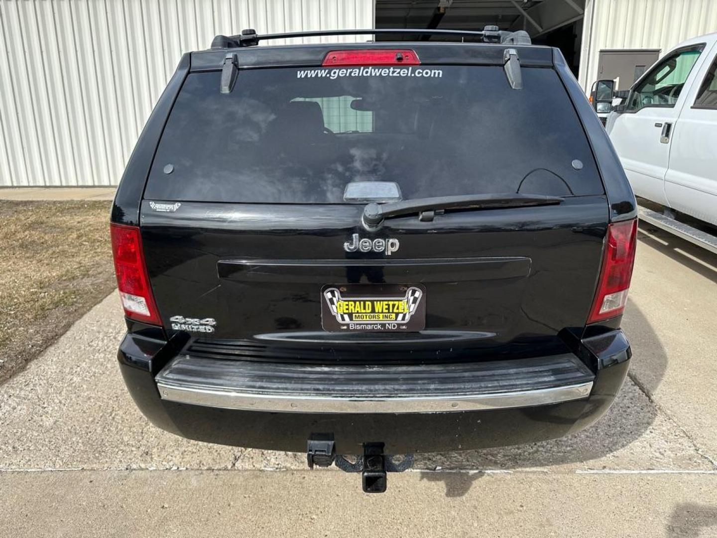 2006 BLACK JEEP GRAND CHEROKEE LIMITED (1J4HR58N36C) with an 4.7L engine, Automatic transmission, located at 1030 S. 22nd St., Bismarck, ND, 58504, (701) 258-0022, 46.793560, -100.758118 - Photo#4