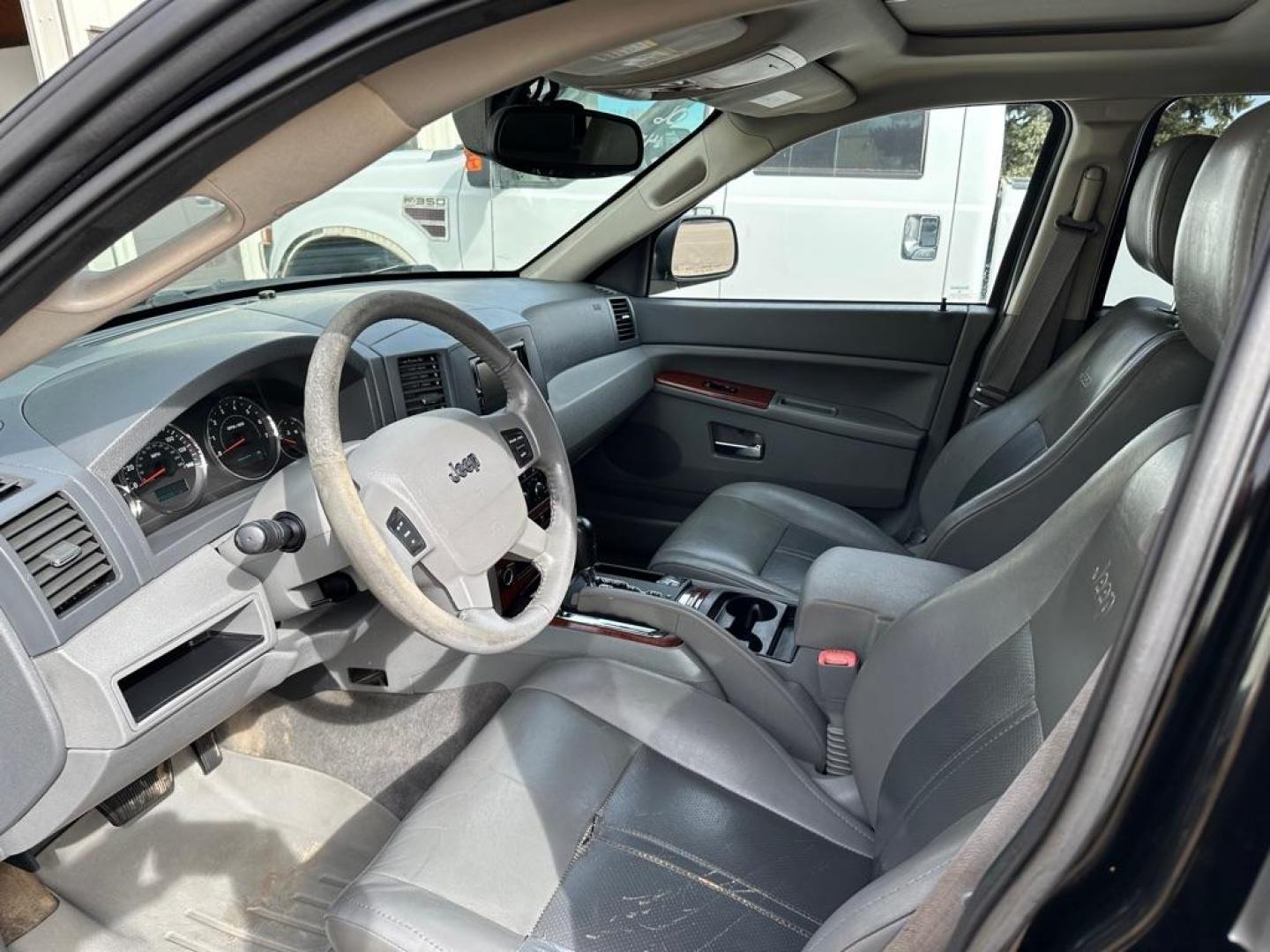 2006 BLACK JEEP GRAND CHEROKEE LIMITED (1J4HR58N36C) with an 4.7L engine, Automatic transmission, located at 1030 S. 22nd St., Bismarck, ND, 58504, (701) 258-0022, 46.793560, -100.758118 - Photo#6