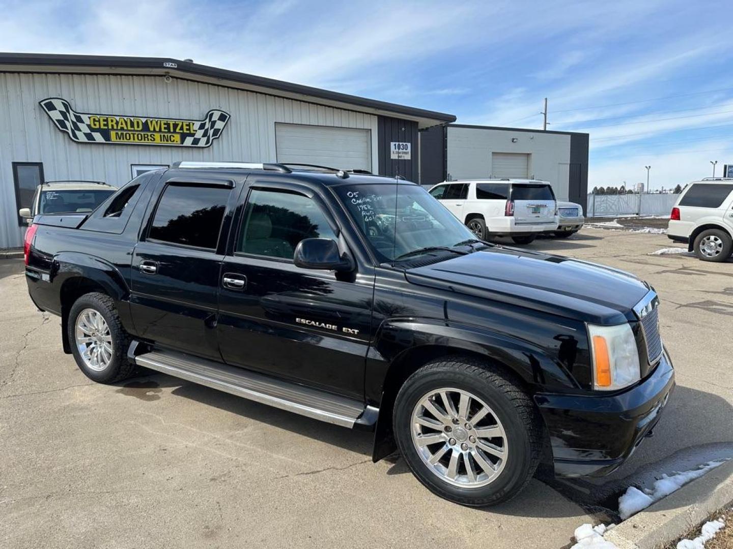 2005 BLACK CADILLAC ESCALADE EXT (3GYEK62N45G) with an 6.0L engine, Automatic transmission, located at 1030 S. 22nd St., Bismarck, ND, 58504, (701) 258-0022, 46.793560, -100.758118 - Photo#2