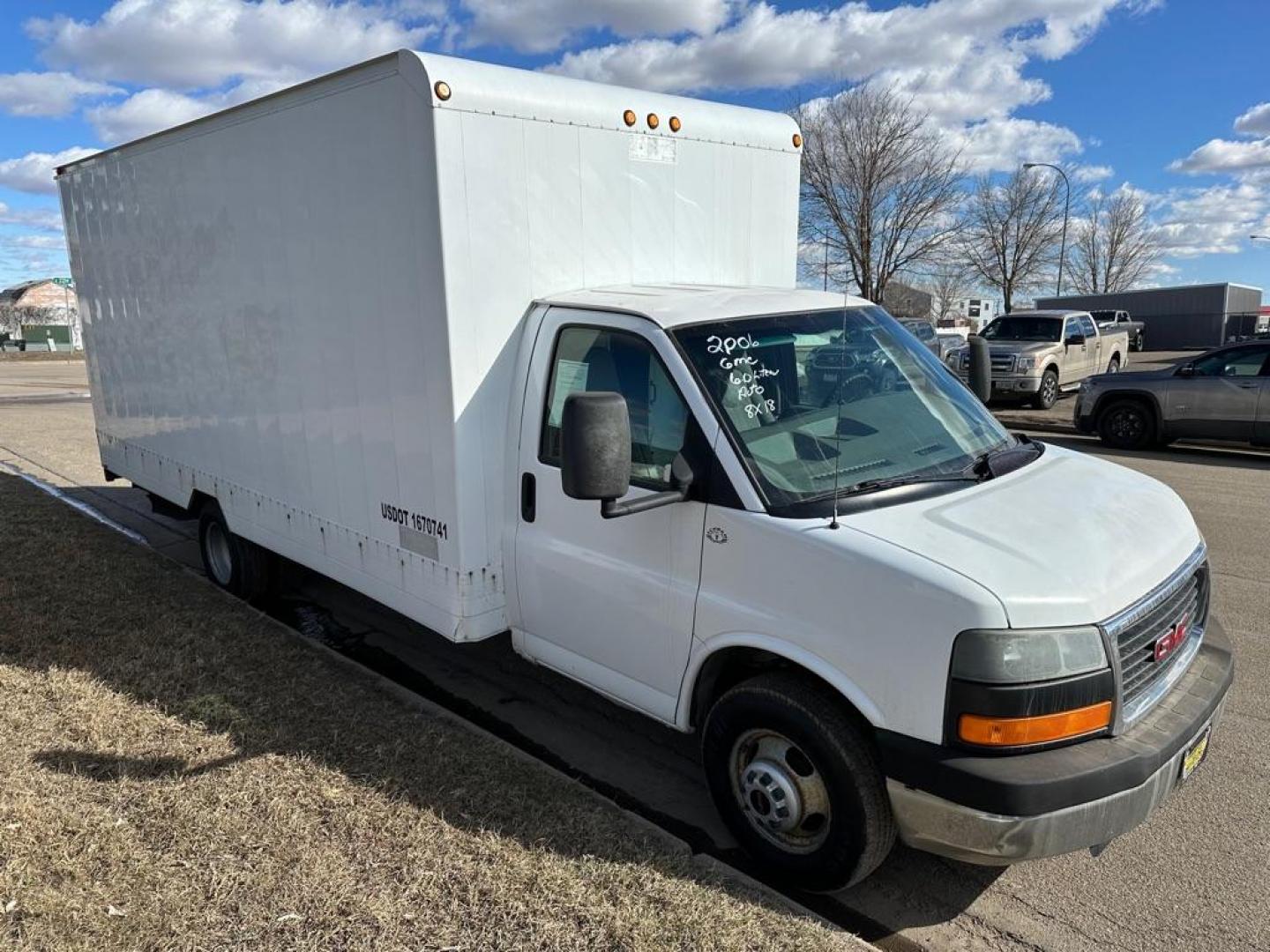 2006 WHITE GMC SAVANA CUTAWAY G3500 (1GDJG31U061) with an 6.0L engine, Automatic transmission, located at 1030 S. 22nd St., Bismarck, ND, 58504, (701) 258-0022, 46.793560, -100.758118 - Photo#12