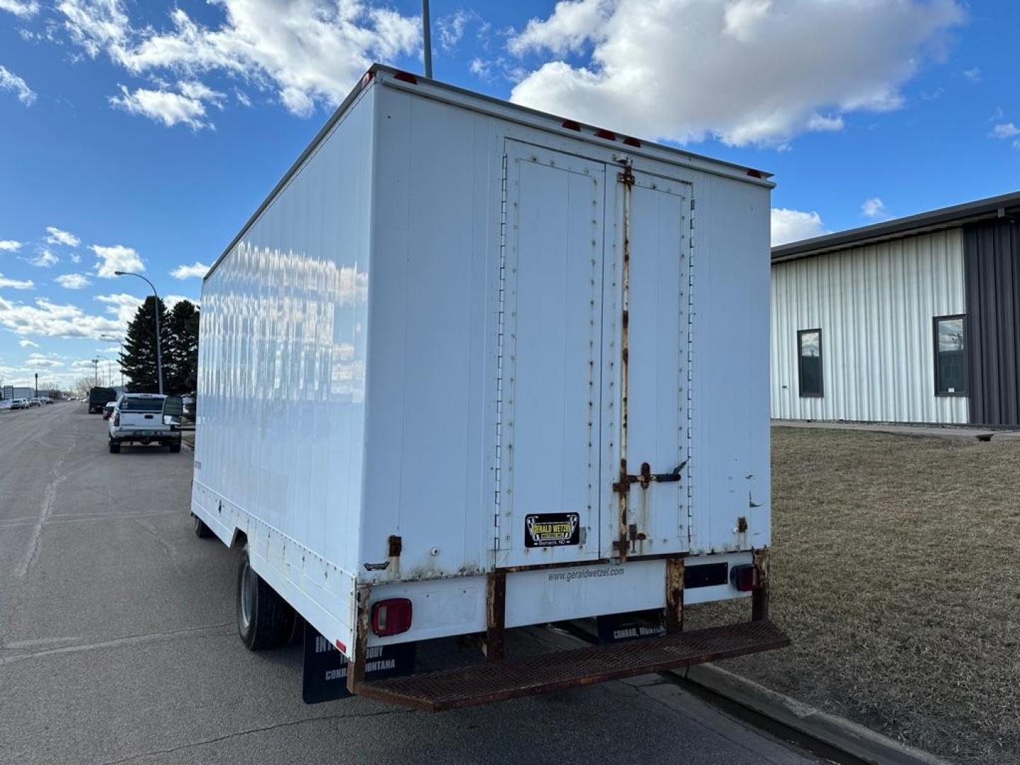 2006 WHITE GMC SAVANA CUTAWAY G3500 (1GDJG31U061) with an 6.0L engine, Automatic transmission, located at 1030 S. 22nd St., Bismarck, ND, 58504, (701) 258-0022, 46.793560, -100.758118 - Photo#14