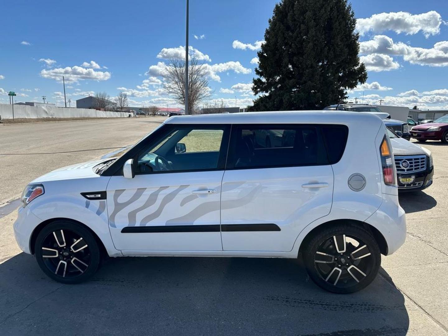 2011 WHITE KIA SOUL + (KNDJT2A26B7) with an 2.0L engine, Automatic transmission, located at 1030 S. 22nd St., Bismarck, ND, 58504, (701) 258-0022, 46.793560, -100.758118 - Photo#0