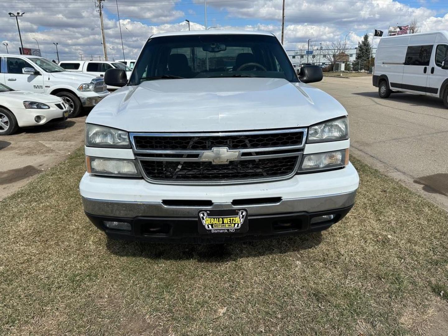 2006 WHITE CHEVROLET SILVERADO 1500 LS (2GCEK13Z161) with an 5.3L engine, Automatic transmission, located at 1030 S. 22nd St., Bismarck, ND, 58504, (701) 258-0022, 46.793560, -100.758118 - 5.3 Liter-Auto-4x4 Crewcab -Grey Cloth-Short Box - Photo#1