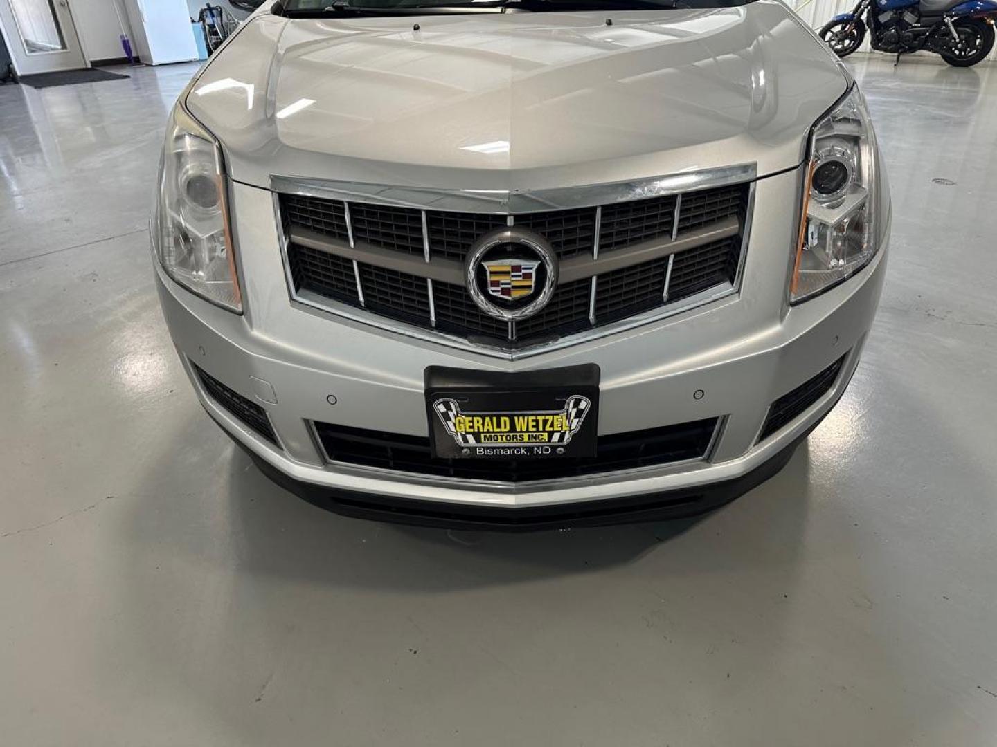 2010 SILVER CADILLAC SRX LUXURY COLLECTION (3GYFNDEY5AS) with an 3.0L engine, Automatic transmission, located at 1030 S. 22nd St., Bismarck, ND, 58504, (701) 258-0022, 46.793560, -100.758118 - Photo#2