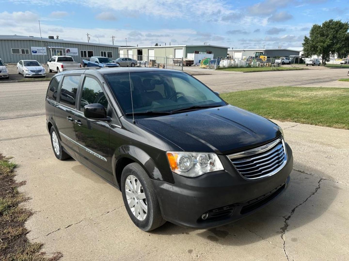 2014 BROWN CHRYSLER TOWN and COUNTRY TOURING (2C4RC1BG8ER) with an 3.6L engine, Automatic transmission, located at 1030 S. 22nd St., Bismarck, ND, 58504, (701) 258-0022, 46.793560, -100.758118 - NEW TRANSMISSION WITH 36 MONTH WARRANTY. NEW TIRES AND BRAKES - Photo#2